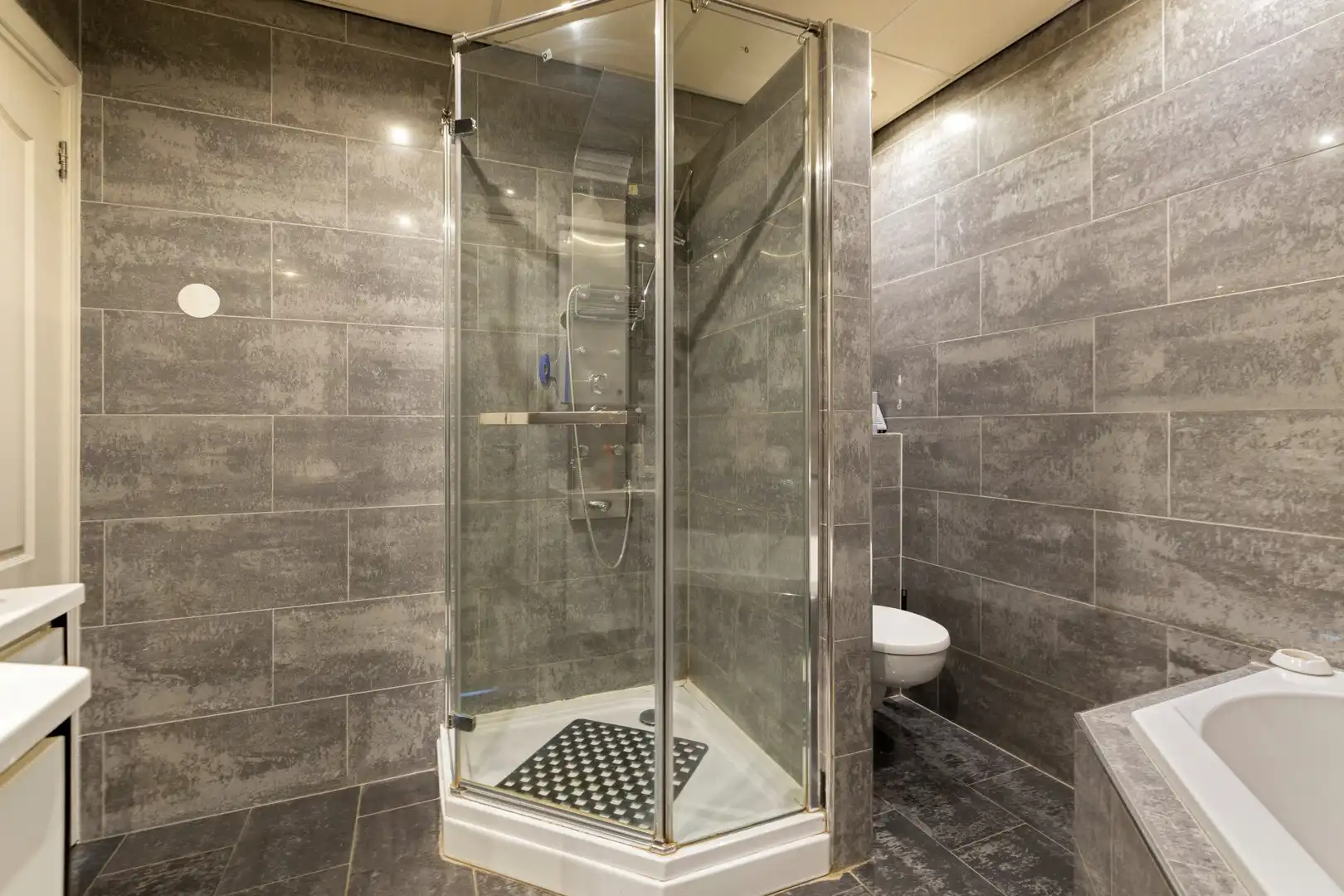 Charmante gezinswoning op ruim perceel foto 28