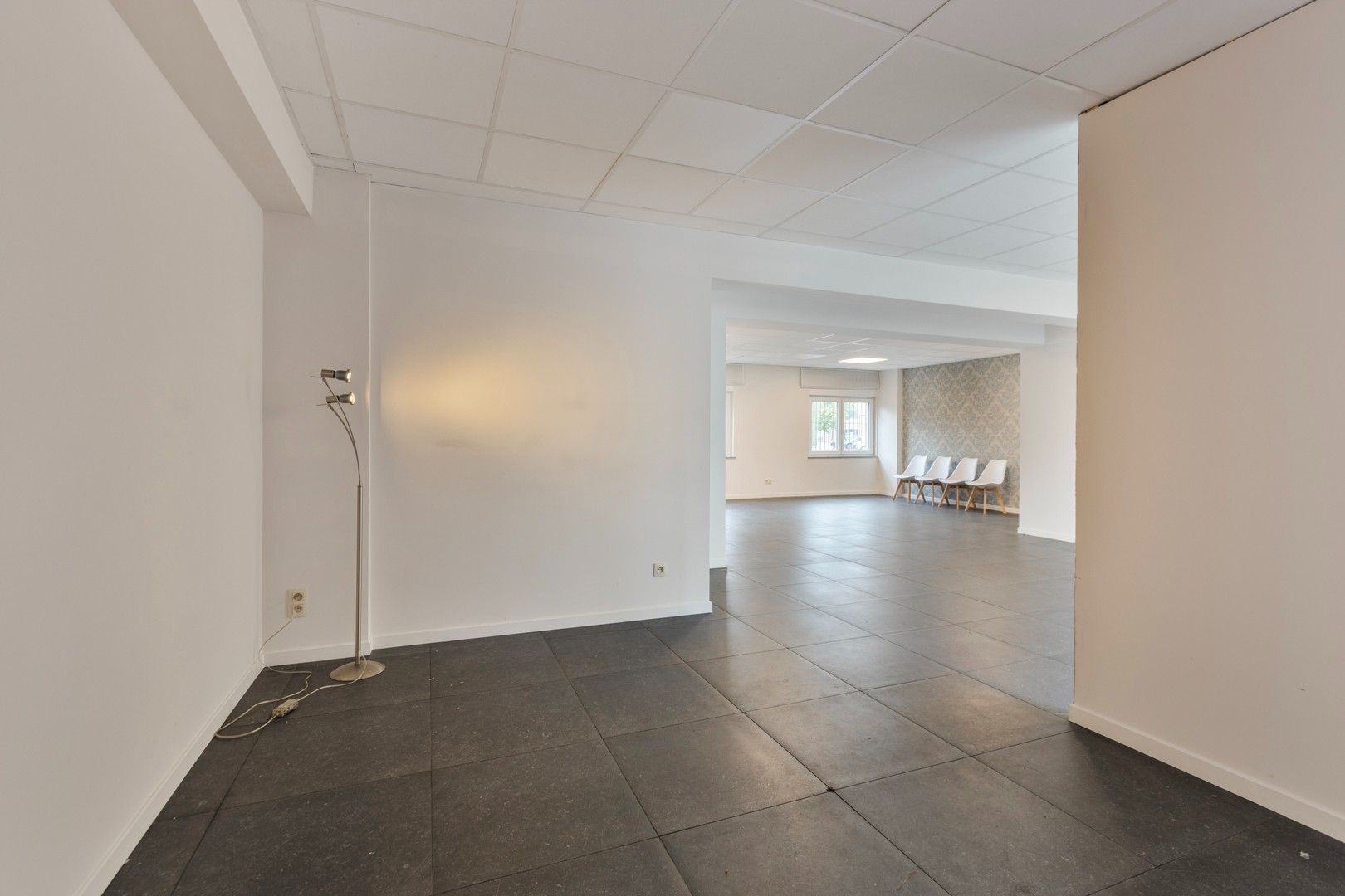 Kantoor- of handelsruimte in hartje Zutendaal foto 6