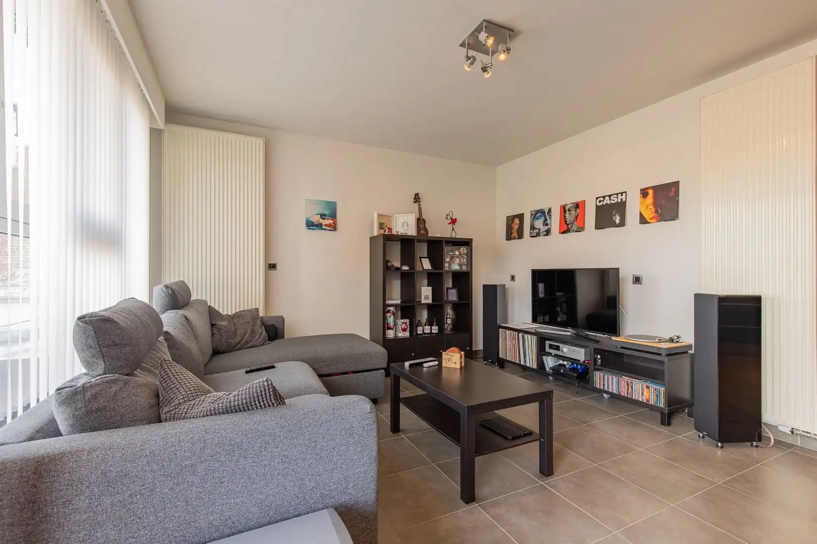 INSTAPKLAAR APPARTEMENT MET 2 SLAAPKAMERS, ZONNETERRAS IN SINT-GILLIS-DENDERMONDE foto 2