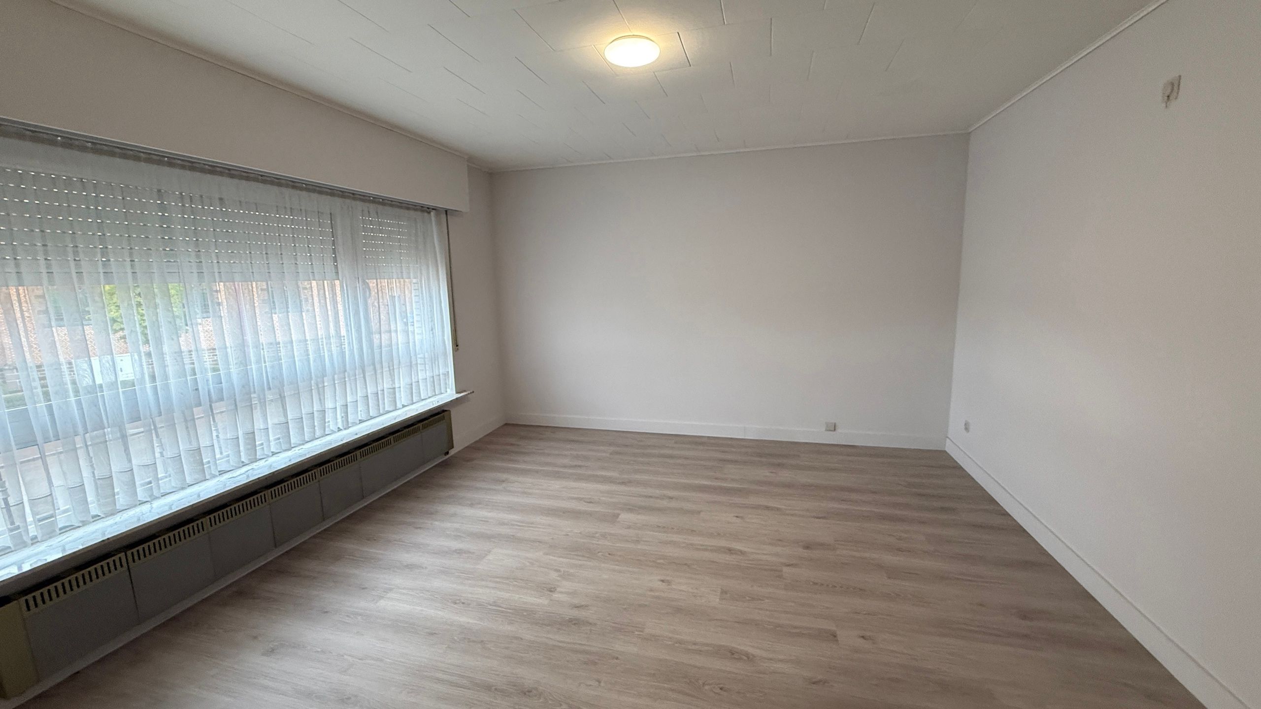 Goedgelegen woning met handelsruimte foto 11