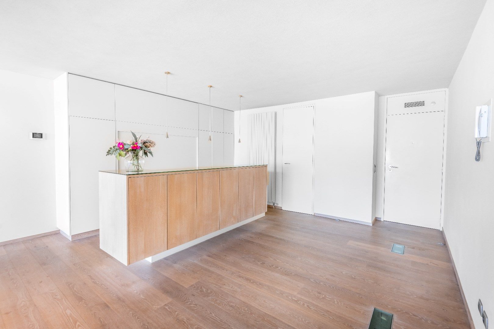 Zeer goed gelegen appartement met parking op de ZEEDIJK vlakbij het Van Bunnenplein. foto 7