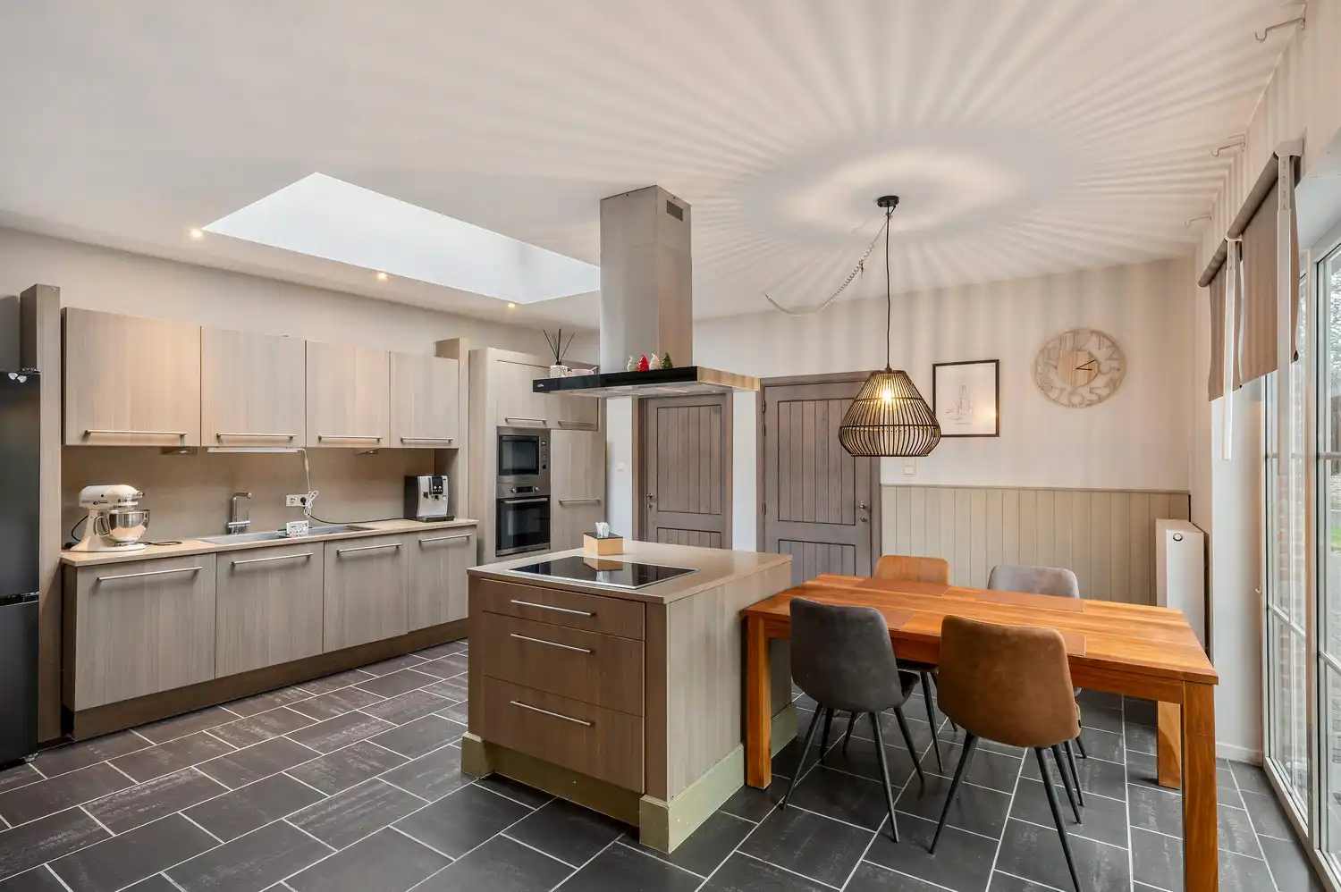 Ruime, instapklare pastorijwoning met bijgebouw op 1 180 m². foto 12