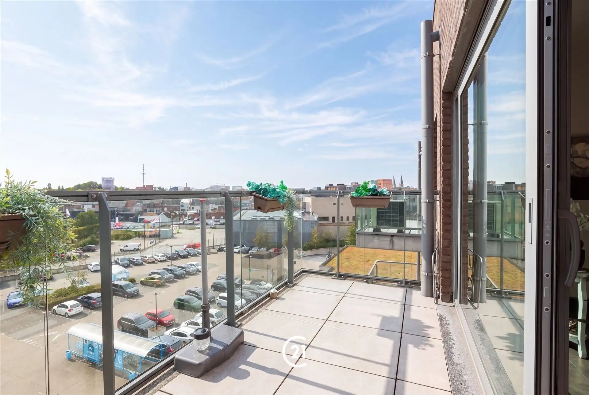 Energiezuinig wonen met terras & parking! foto 6