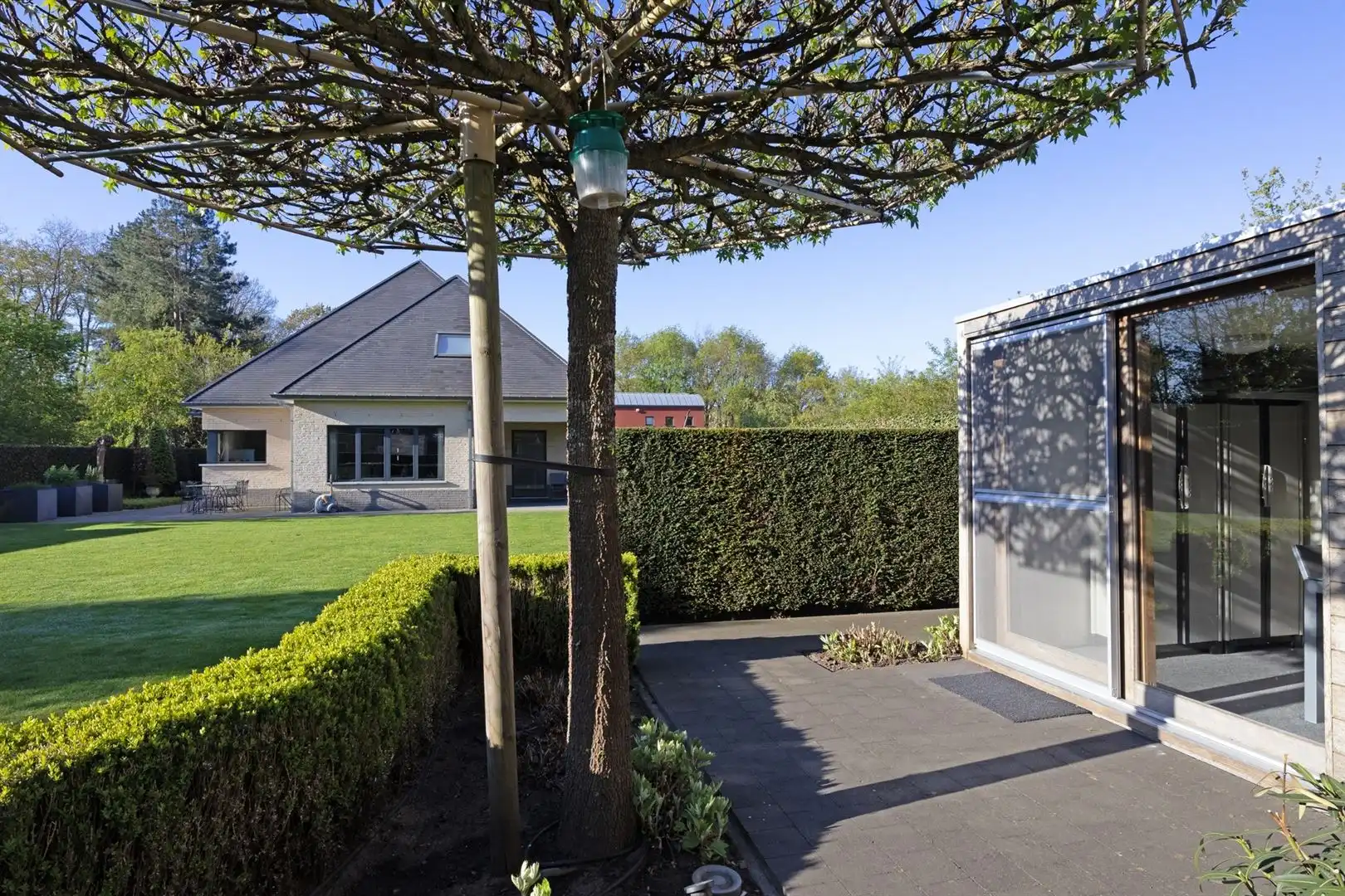 Goed onderhouden villa nabij het centrum foto 25
