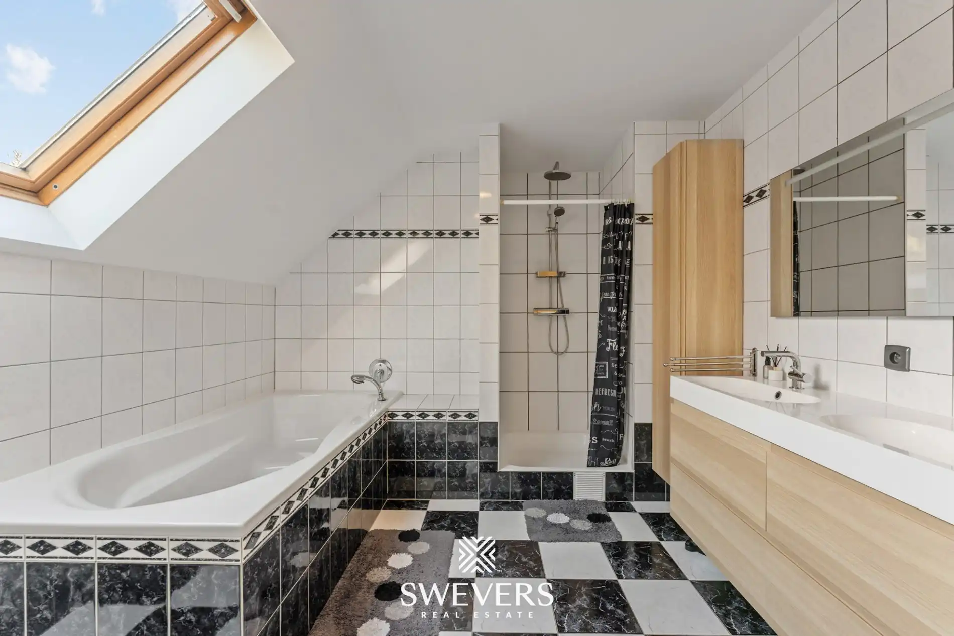  Instapklare woning met goede bereikbaarheid op 10 are 43 ca in Paal foto 17