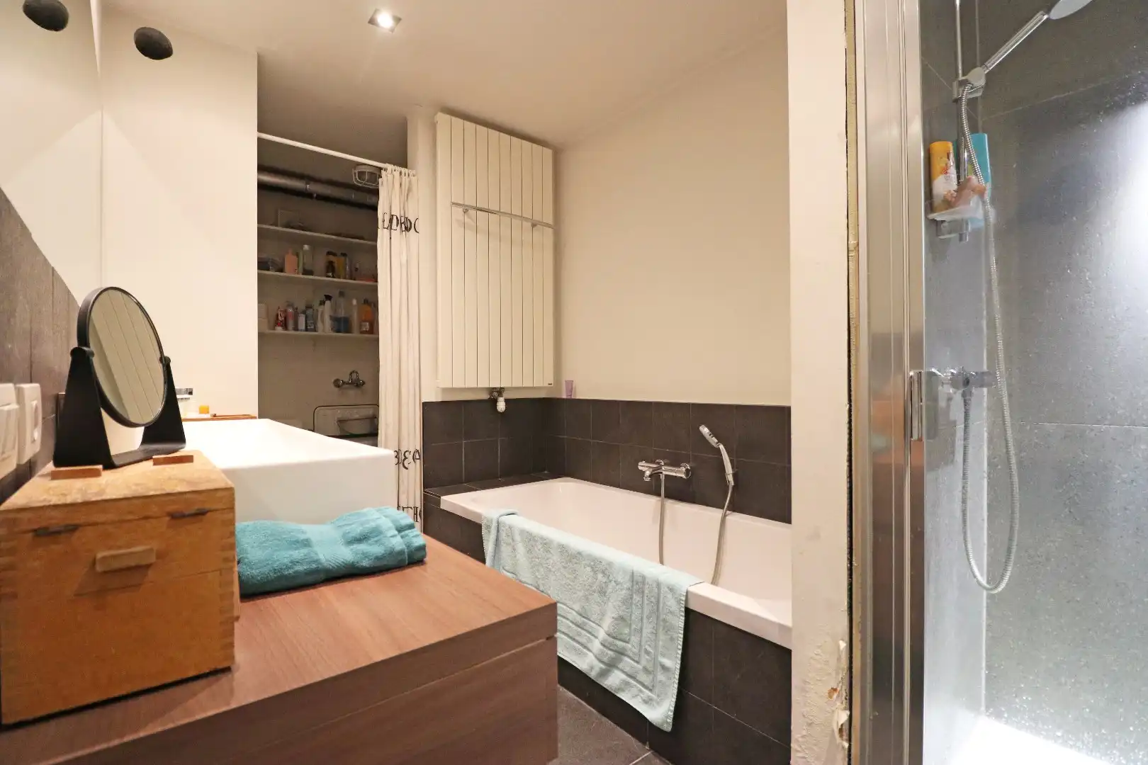 Verzorgd appartement met garage foto 9