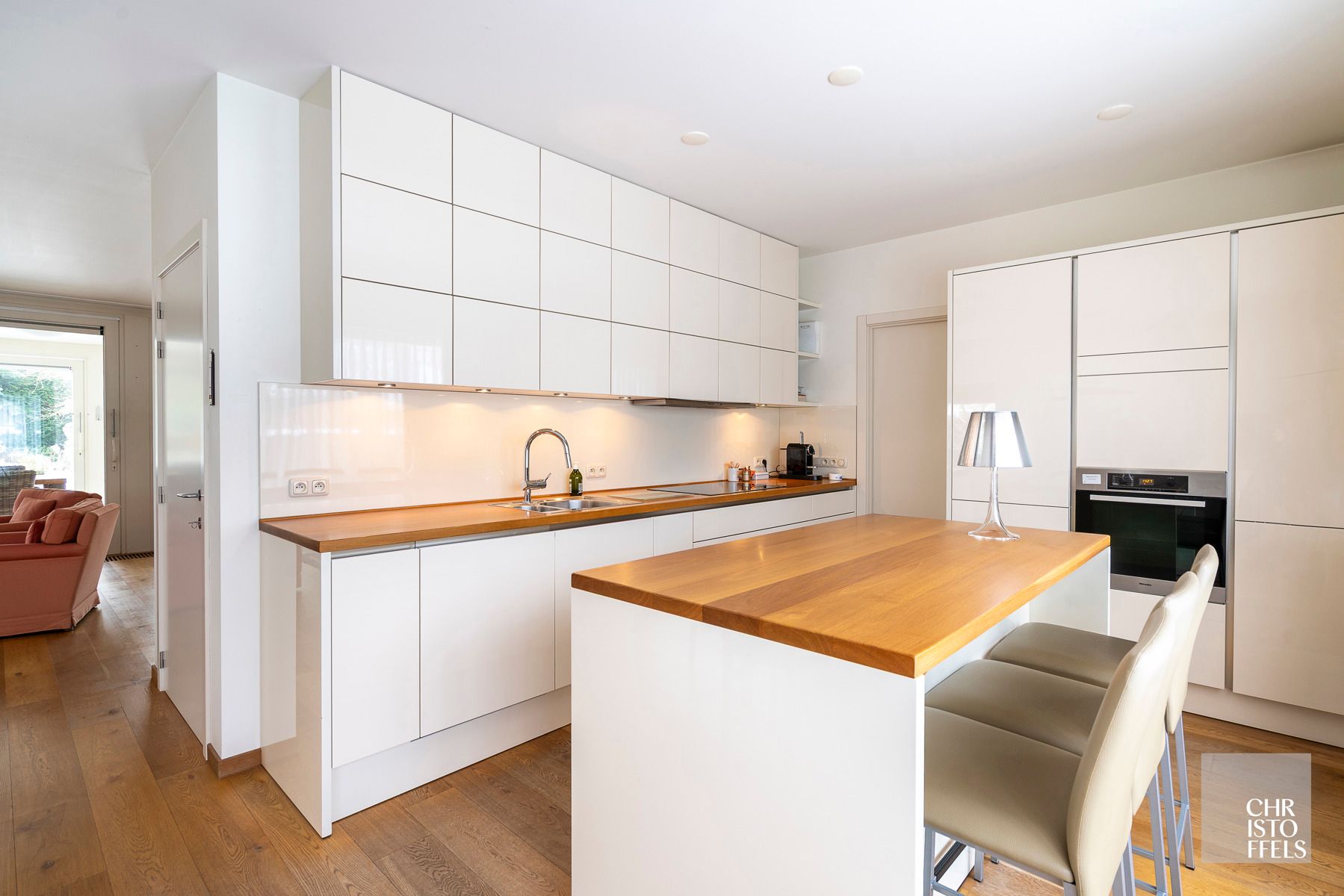 Villa (336m²) met 3 slaapkamers en een zwemvijver op een perceel van 1.219m²!  foto 6