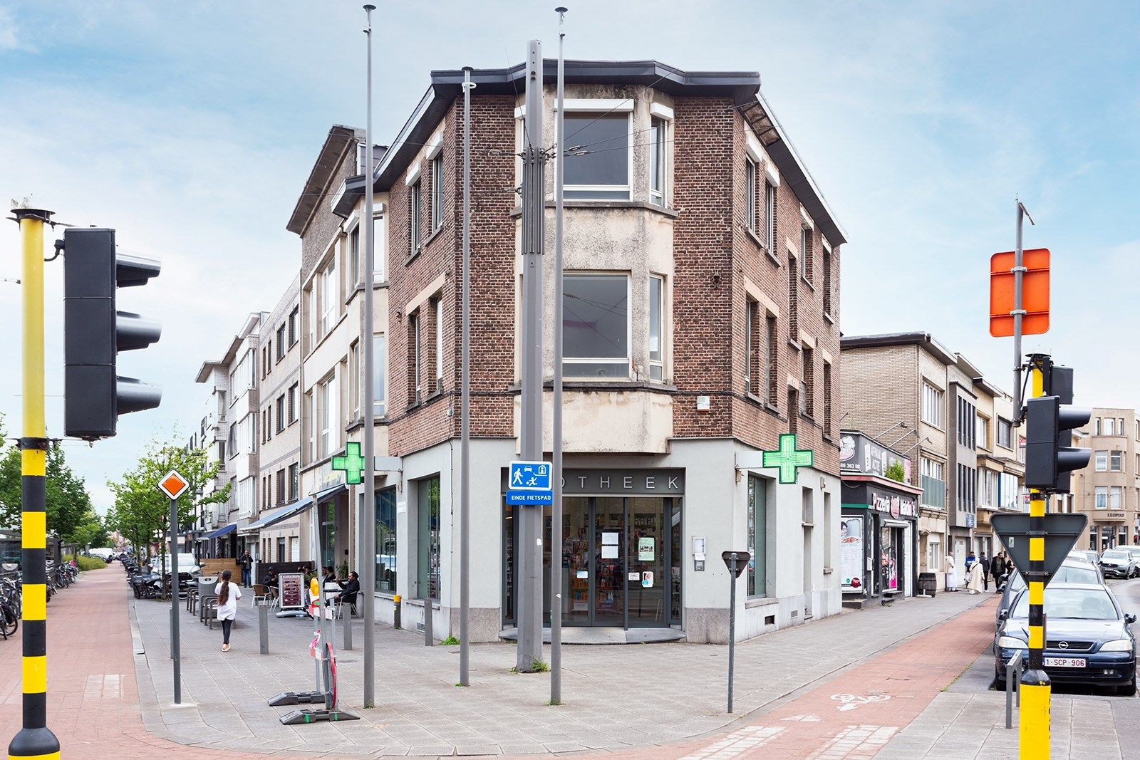 Op te frissen handelshuis op centrale locatie foto 3