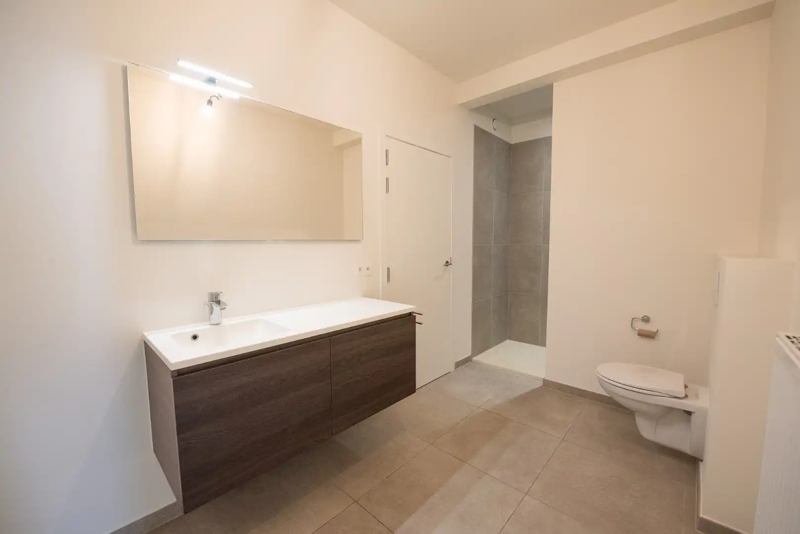 Prachtig gelijkvloers appartement van 147m² te Sint-Eloois-Vijve met tuintje en overdekt terras.  foto 14