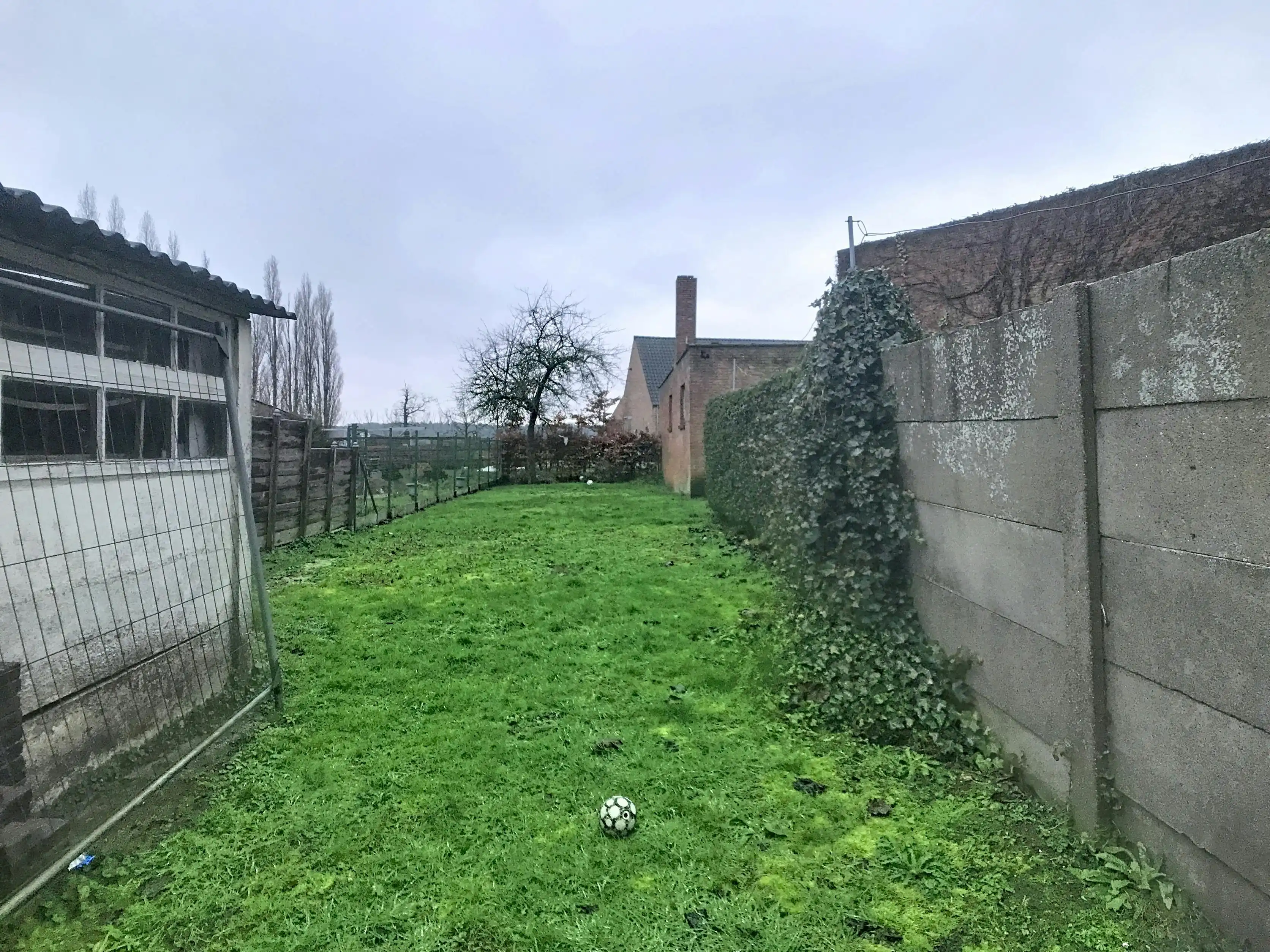 Te renoveren huis te koop in centrum Wuustwezel foto 5