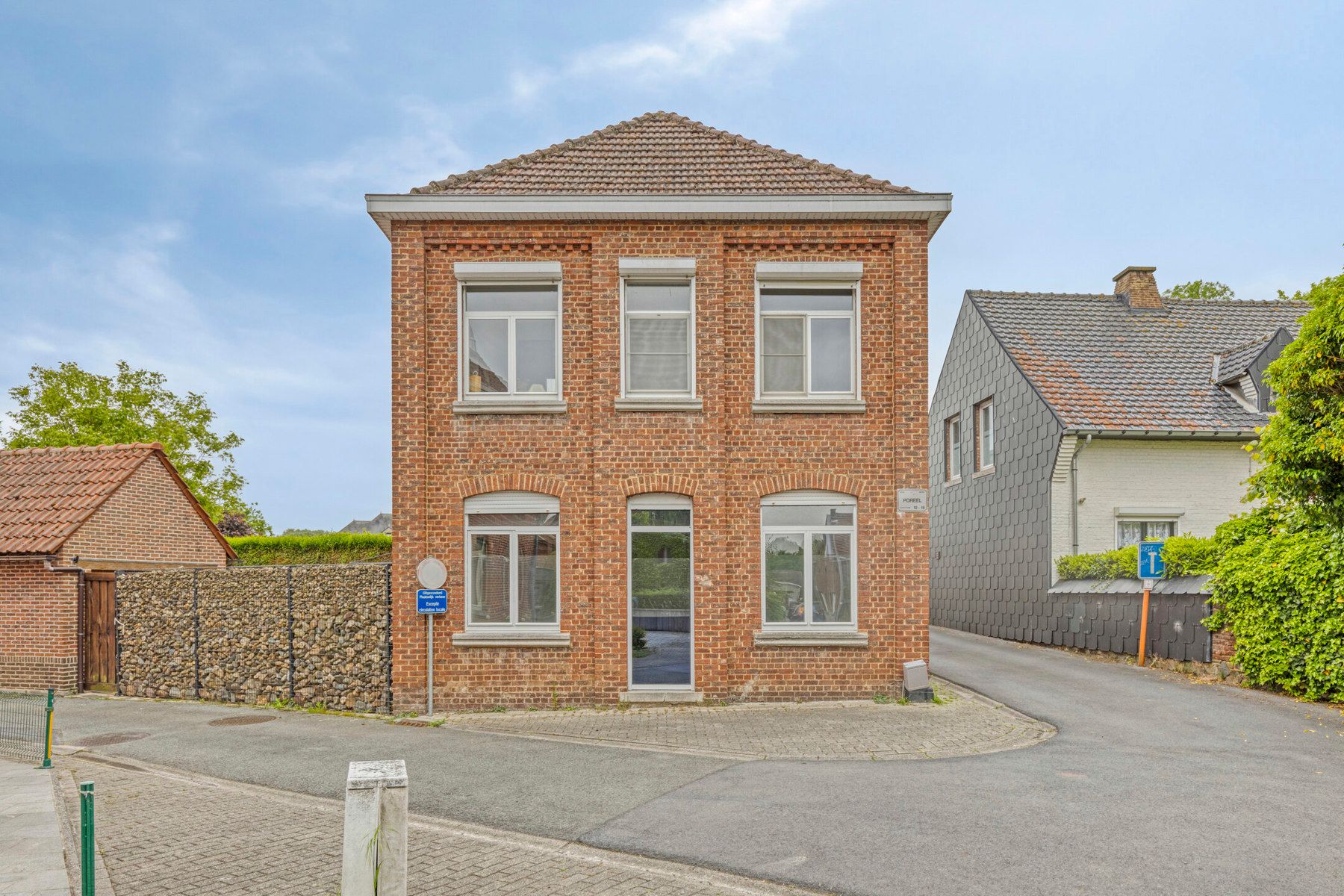 Hoofdfoto van de publicatie: Halfopen woning met 3 slpks in centrum van Bever