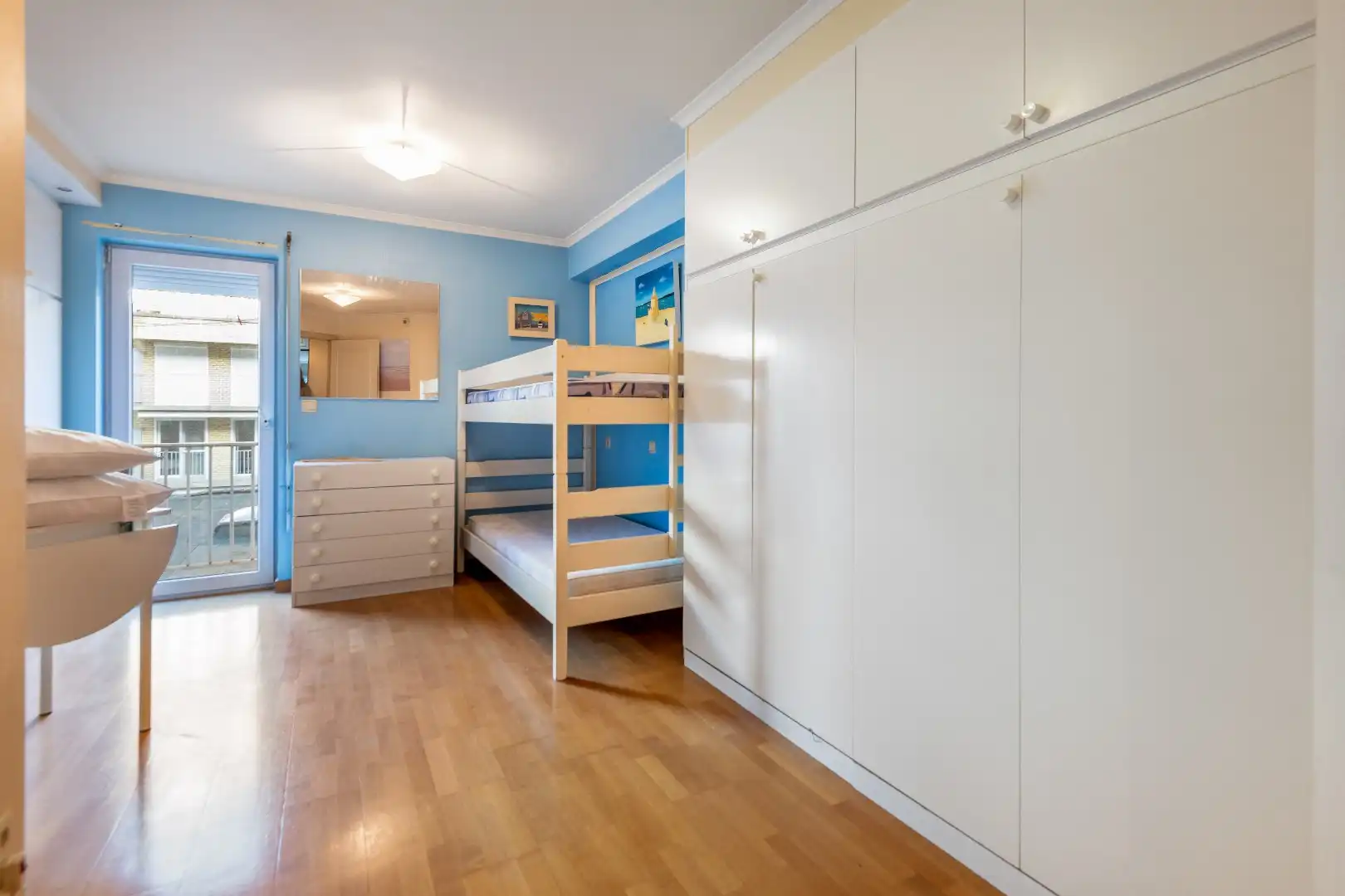 Aangenaam appartement met twee slpks gelegen op de Parmentierlaan vlakbij de Bayauxlaan. Parking mogelijk! foto 11