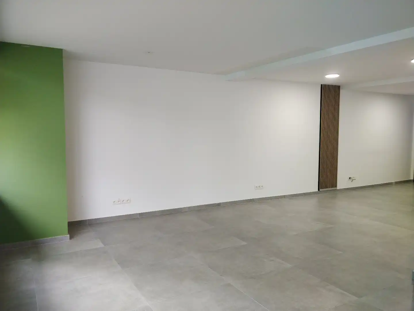 Handelspand met showroom en opslagruimte in het centrum van Lokeren. foto 3