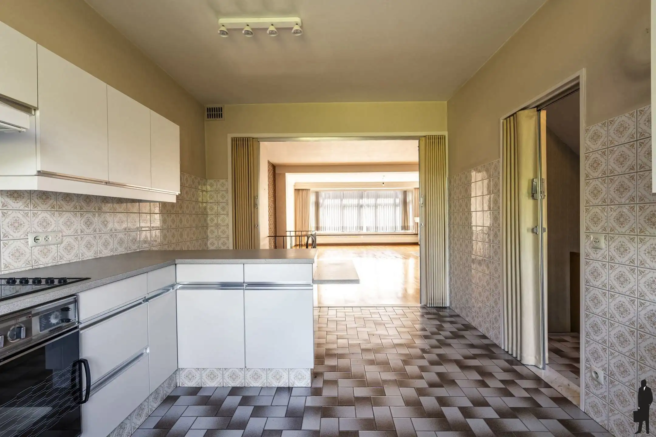 Op te frissen woning met 4 slpk en zuidwestgerichte tuin foto 10