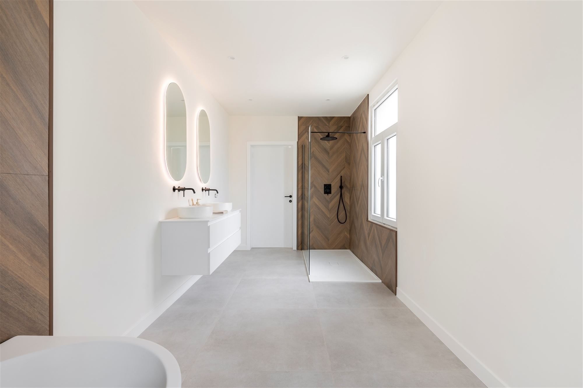 Ruime gerenoveerde woning met tuin foto 28