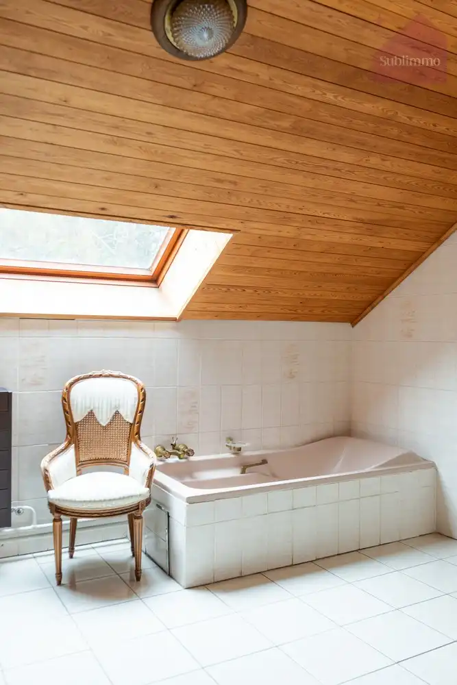 Ruime gezinswoning met 6 slaapkamers op een uitzonderlijk groot perceel van 21a 73ca foto 16