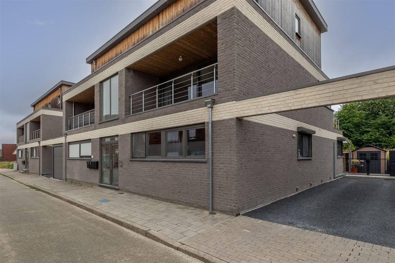 Recent glv. appartement met 2slk en tuin foto {{pictureIndex}}