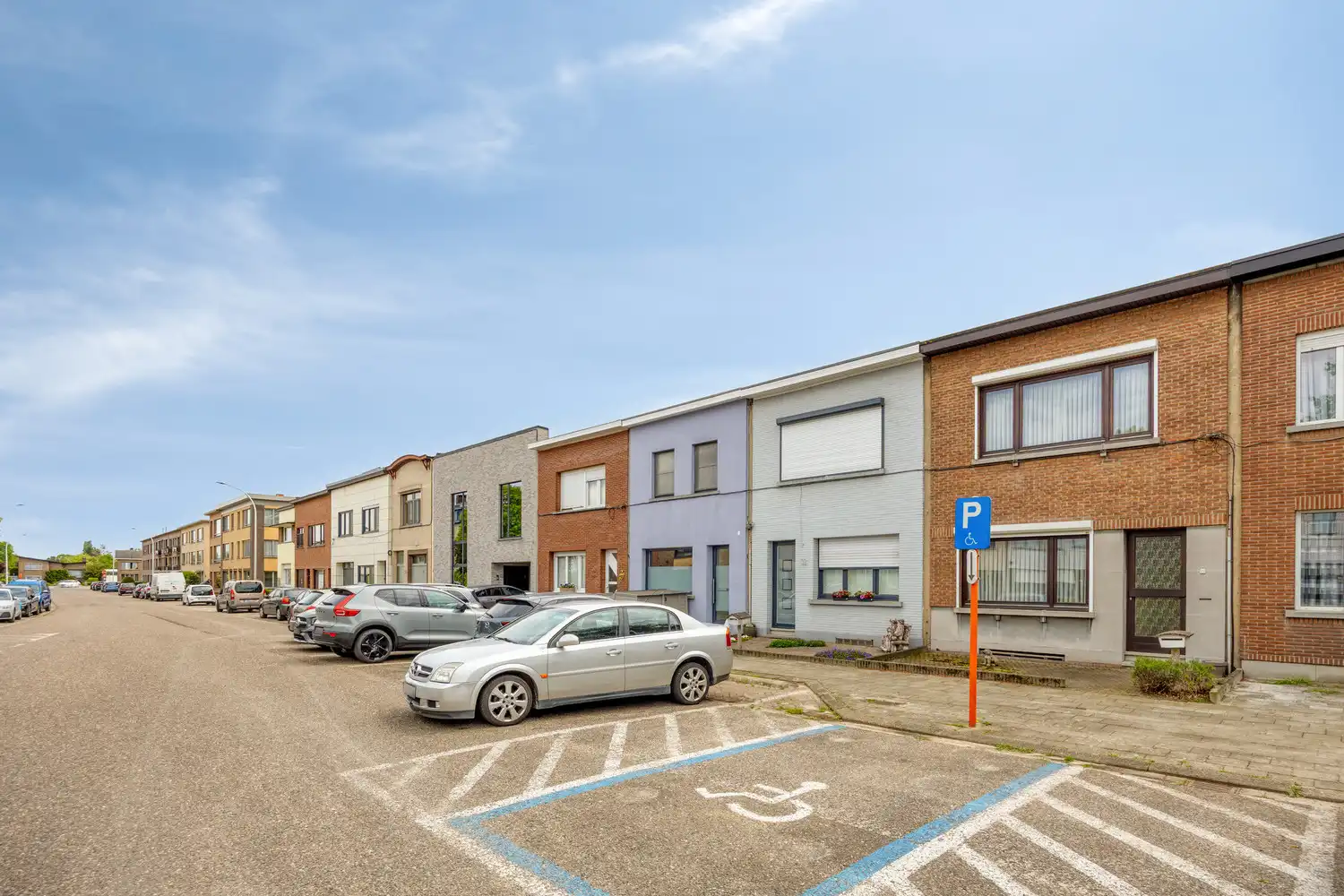 Te renoveren rijwoning met 3 slks en tuin. foto {{pictureIndex}}