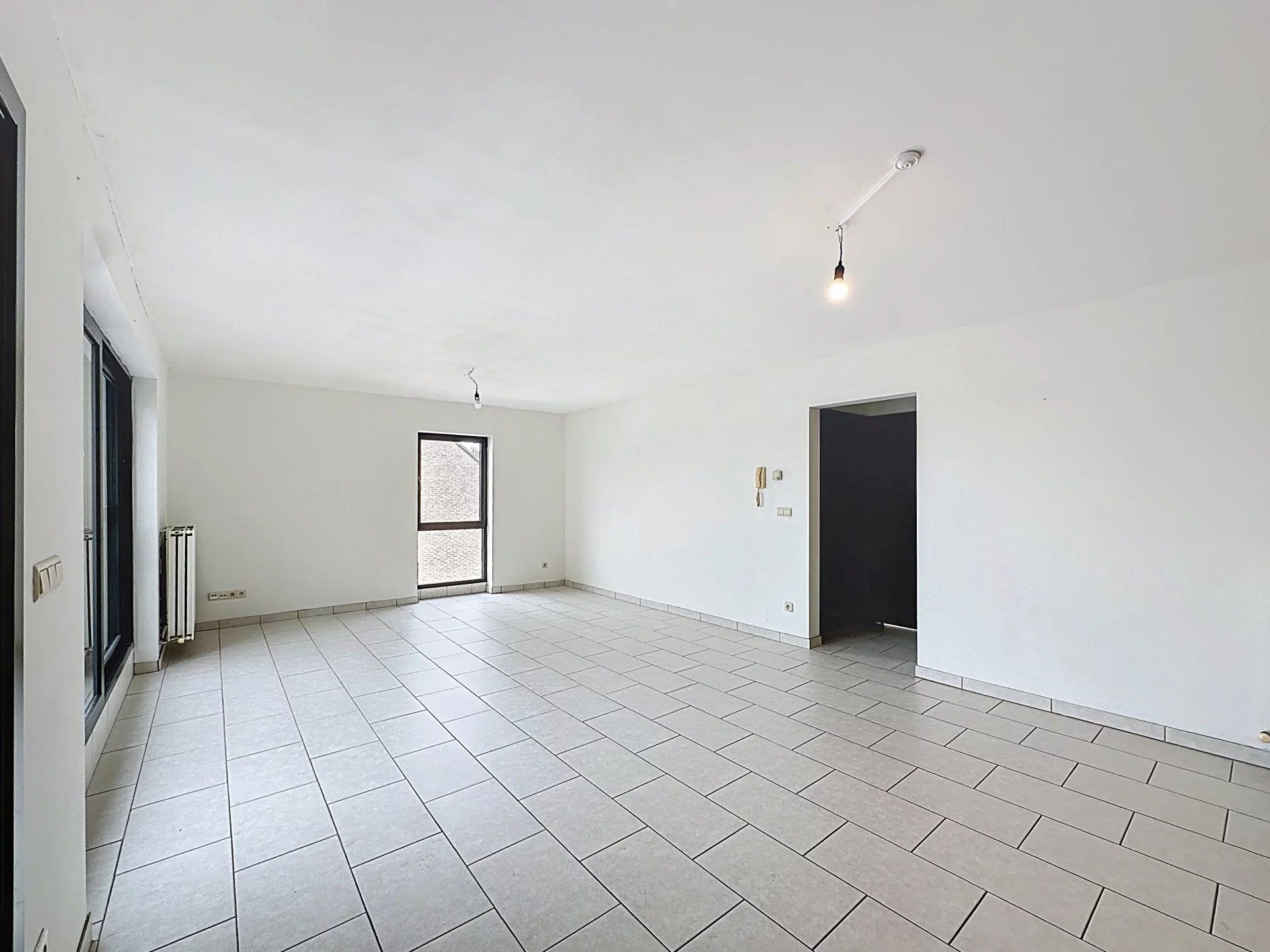 Ruim dakappartement met 2 slaapkamers, groot terras, berging en staanplaats. foto 3