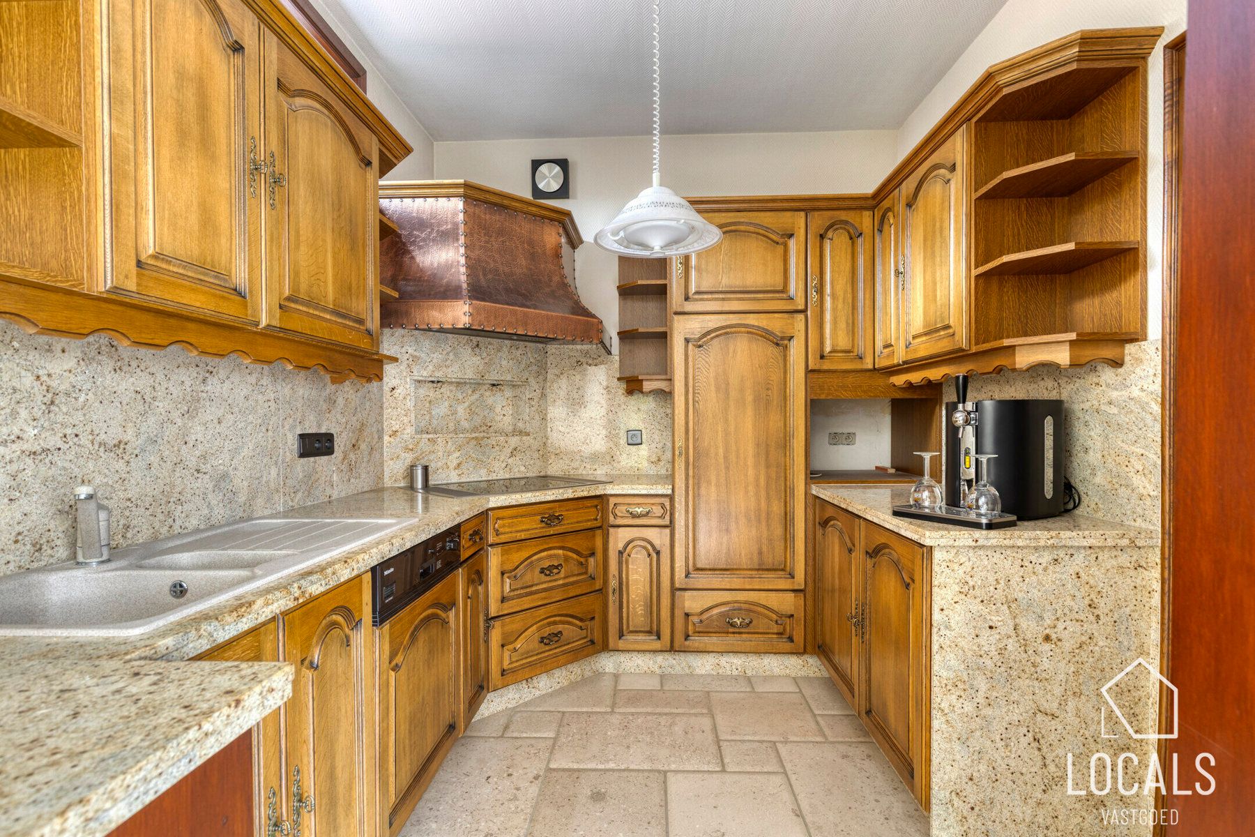 Solide viergevelwoning met potentieel foto 6