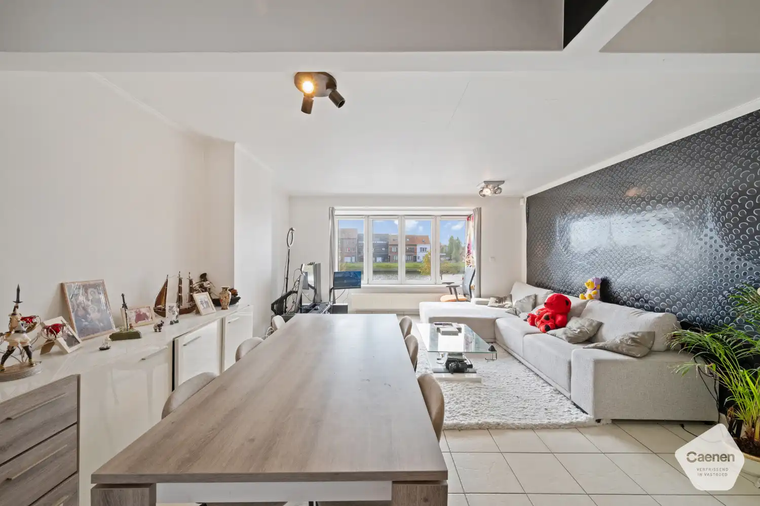 Bel-étage woning met zicht op de vaart foto {{pictureIndex}}