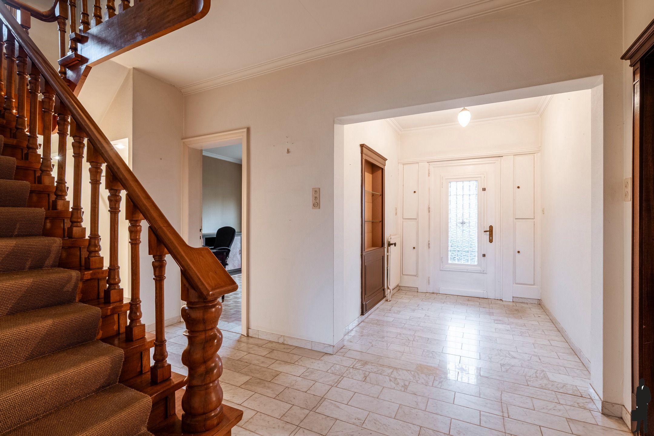 Statige en ruime gezinswoning met 5 slpks op 1.065m² foto 10