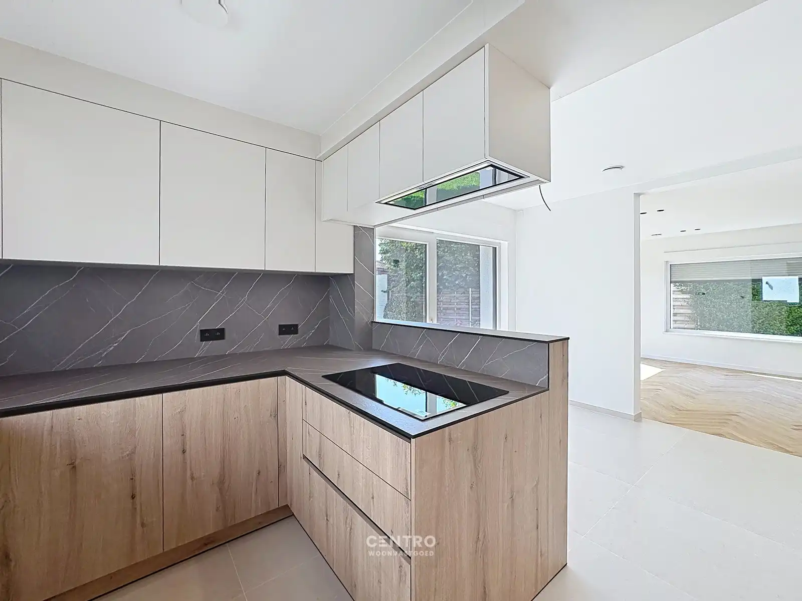 Gerenoveerde woning met 4 slpks, ZUIDger. tuin en ruime garagebox! foto 6