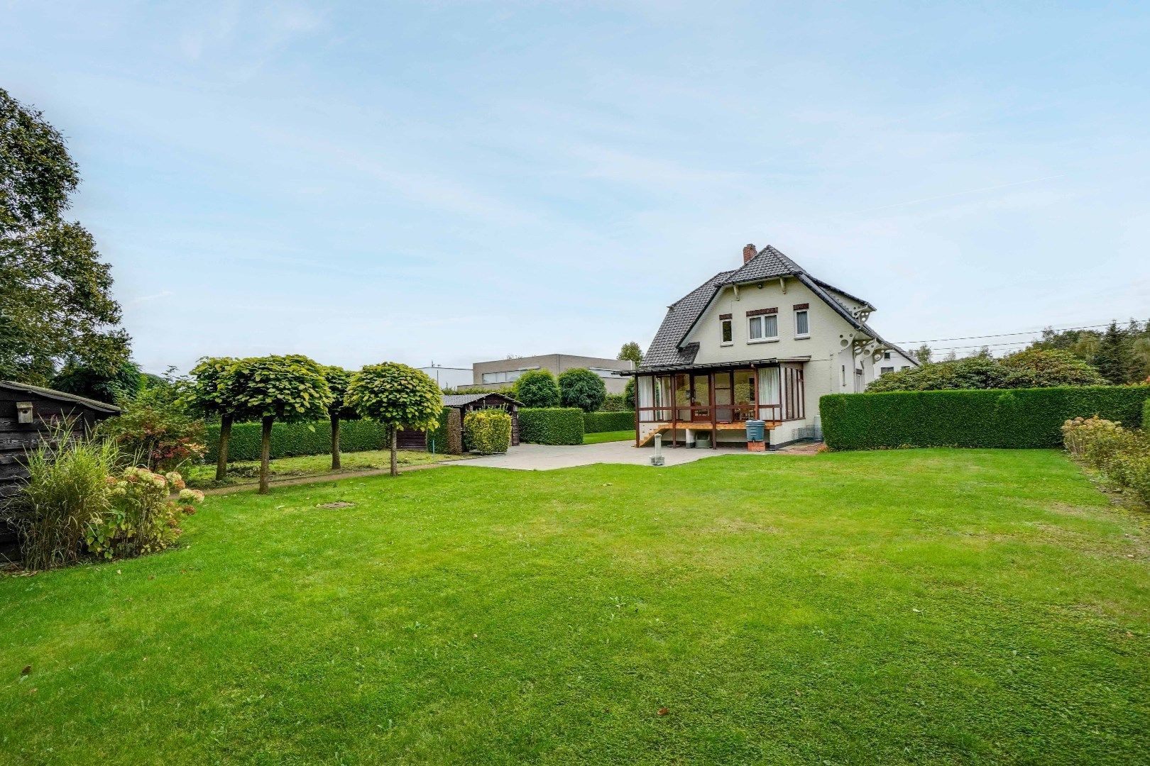 VRIJSTAANDE WONING OP EEN RUIM PERCEEL VAN 1625 M² IN EEN GROENE OMGEVING !  foto 3