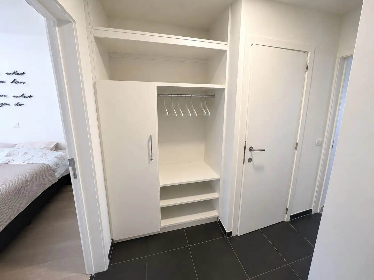 Charmant gelijkvloers appartement met privatieve tuin in het hart van De Haan. foto 8