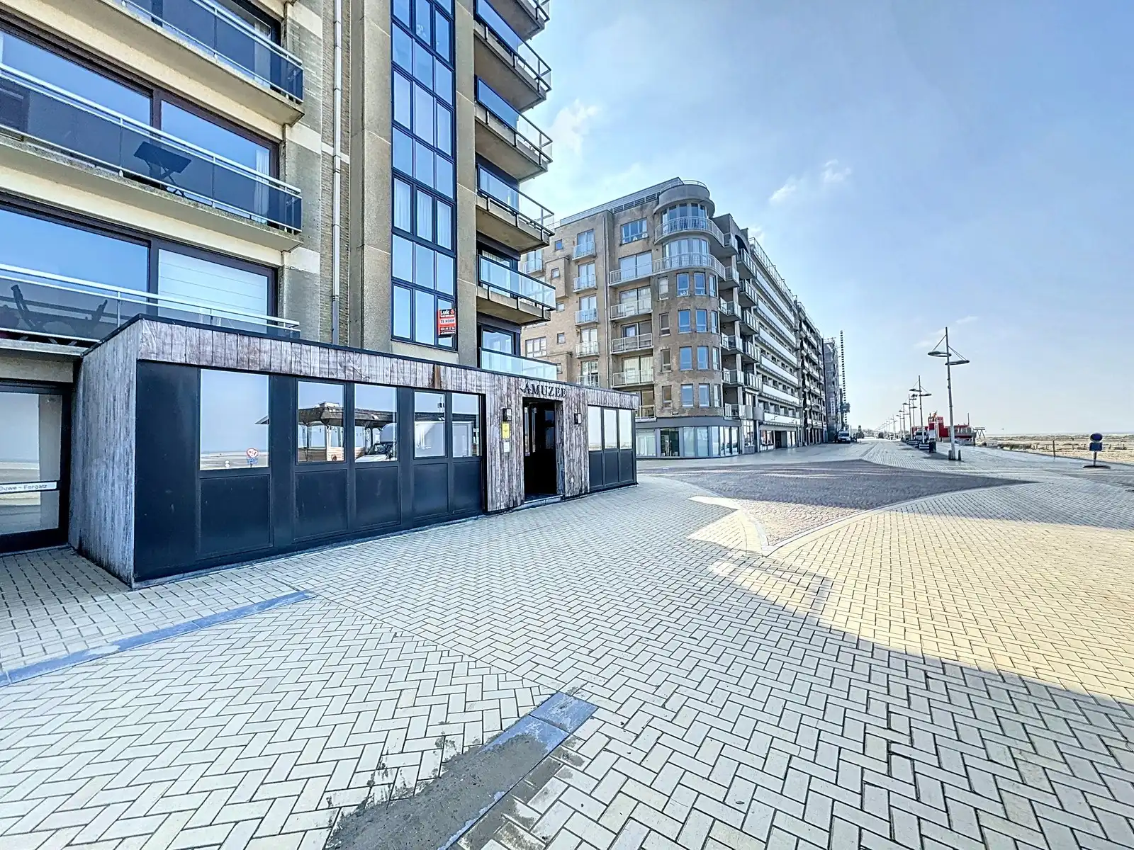 Uniek & exclusief aanbod: instapklaar (zo goed als nieuw) HORECAPAND (restaurant/brasserie), inclusief de VOLLEDIGE inboedel TE HUUR op de zeedijk te Zeebrugge! foto 2