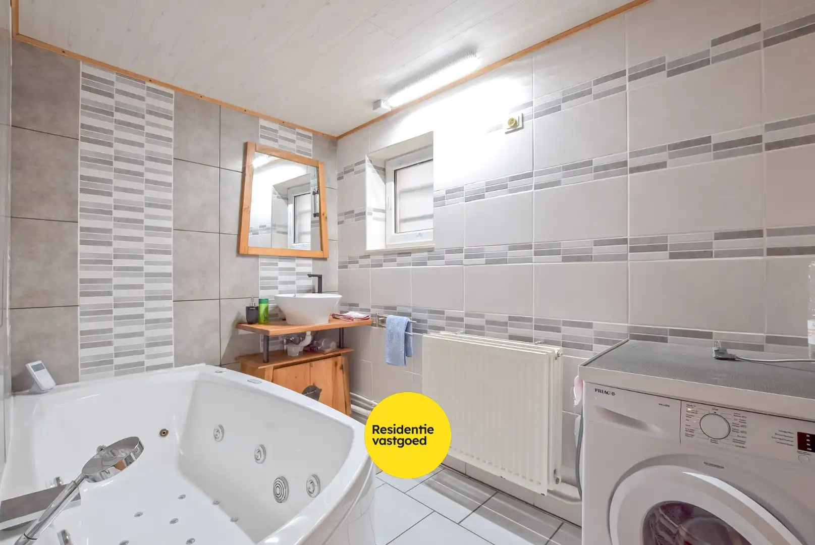 Statige herenhuis te Nieuwpoort-stad met 4 slaapkamers en 2 badkamers. foto 6