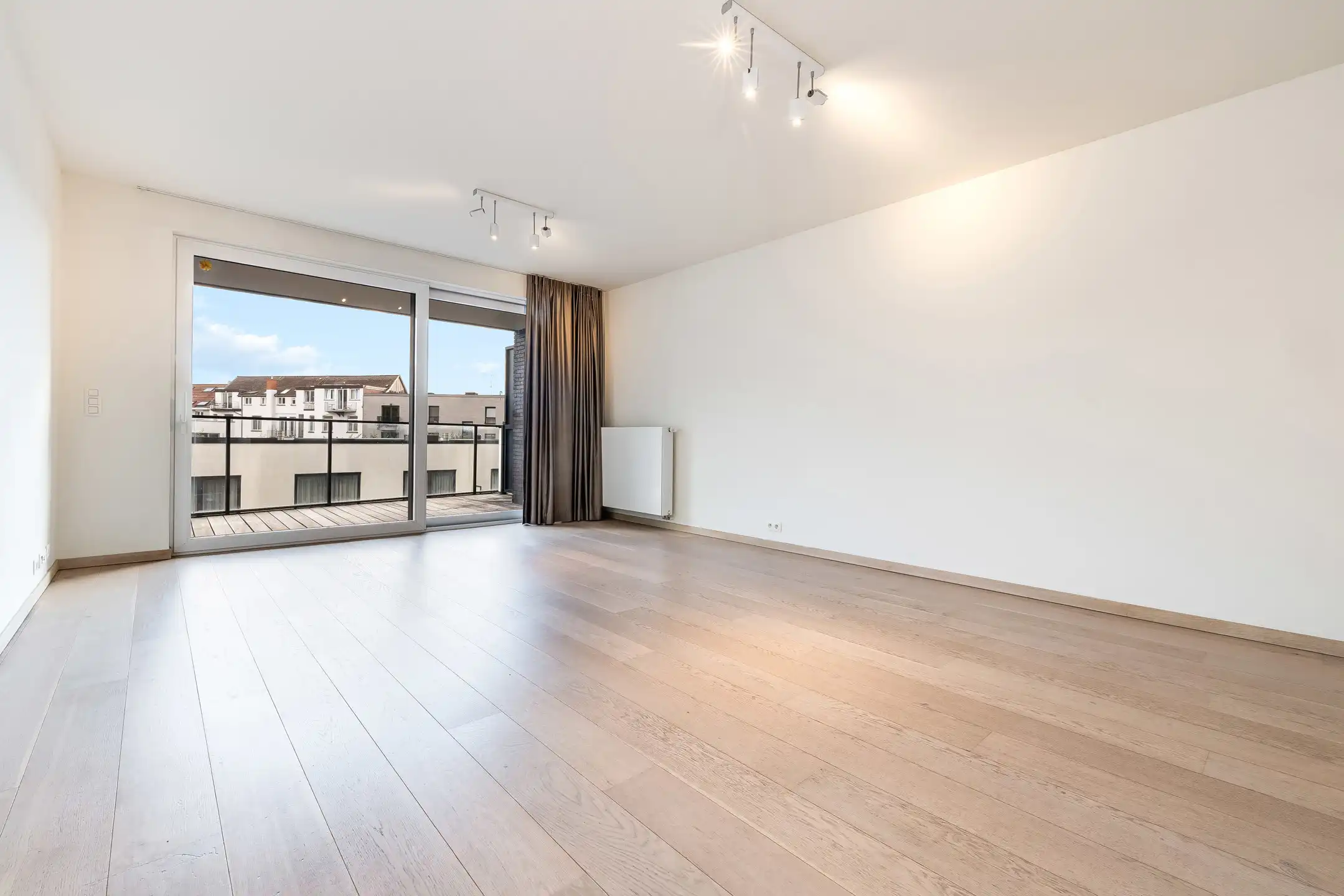 Appartement met 2 slaapkamers, grote terrass & parkeerplaats foto 6