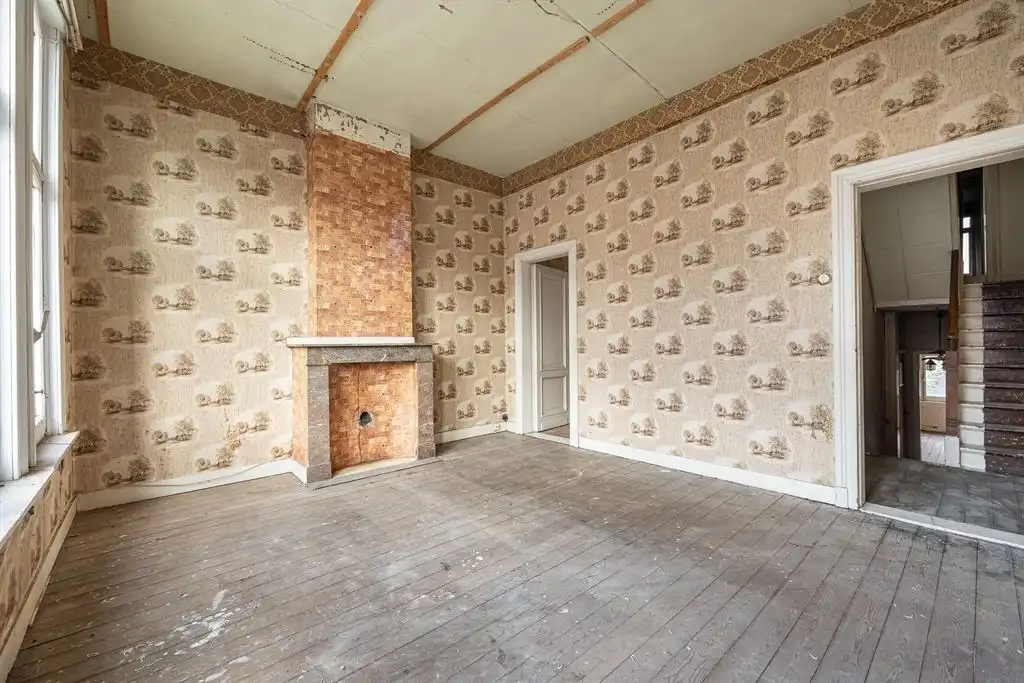 Verrassend ruime te renoveren woning met zonnige tuin foto 16