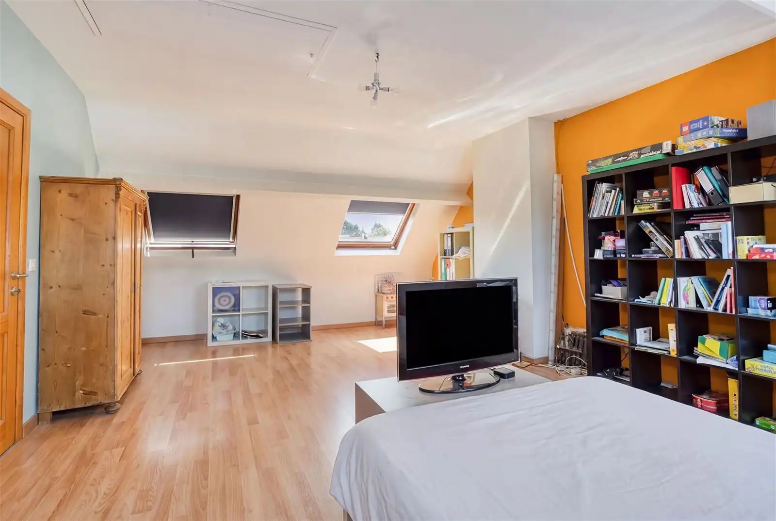 Ruime woning met 5 slaapkamers,tuin en garage foto 30
