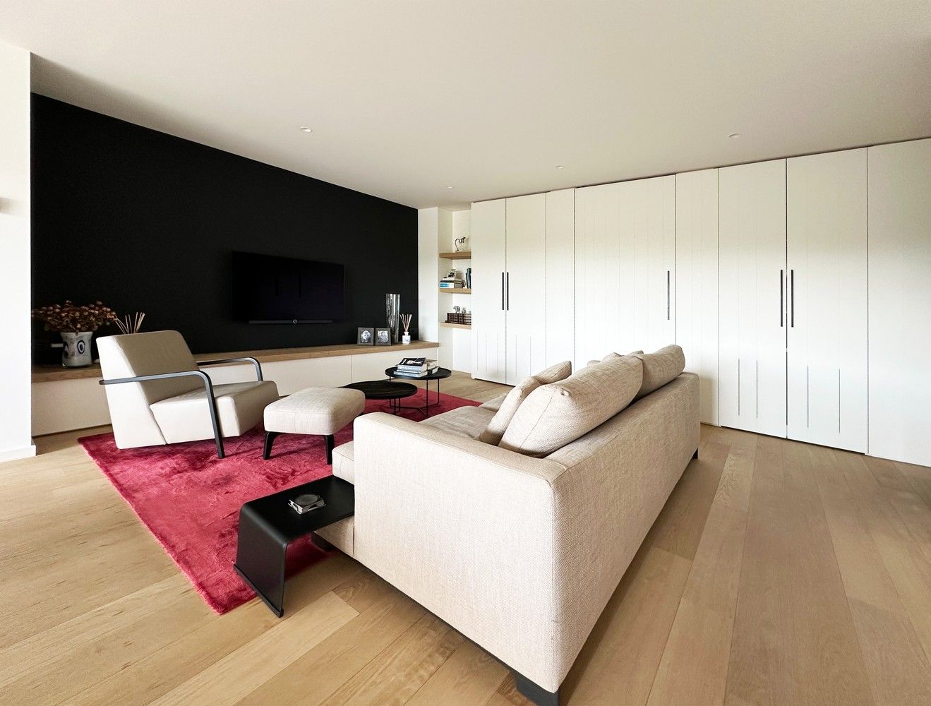 Prachtig 3 slaapkamer appartement met mooi terras in Wijnegem! foto {{pictureIndex}}