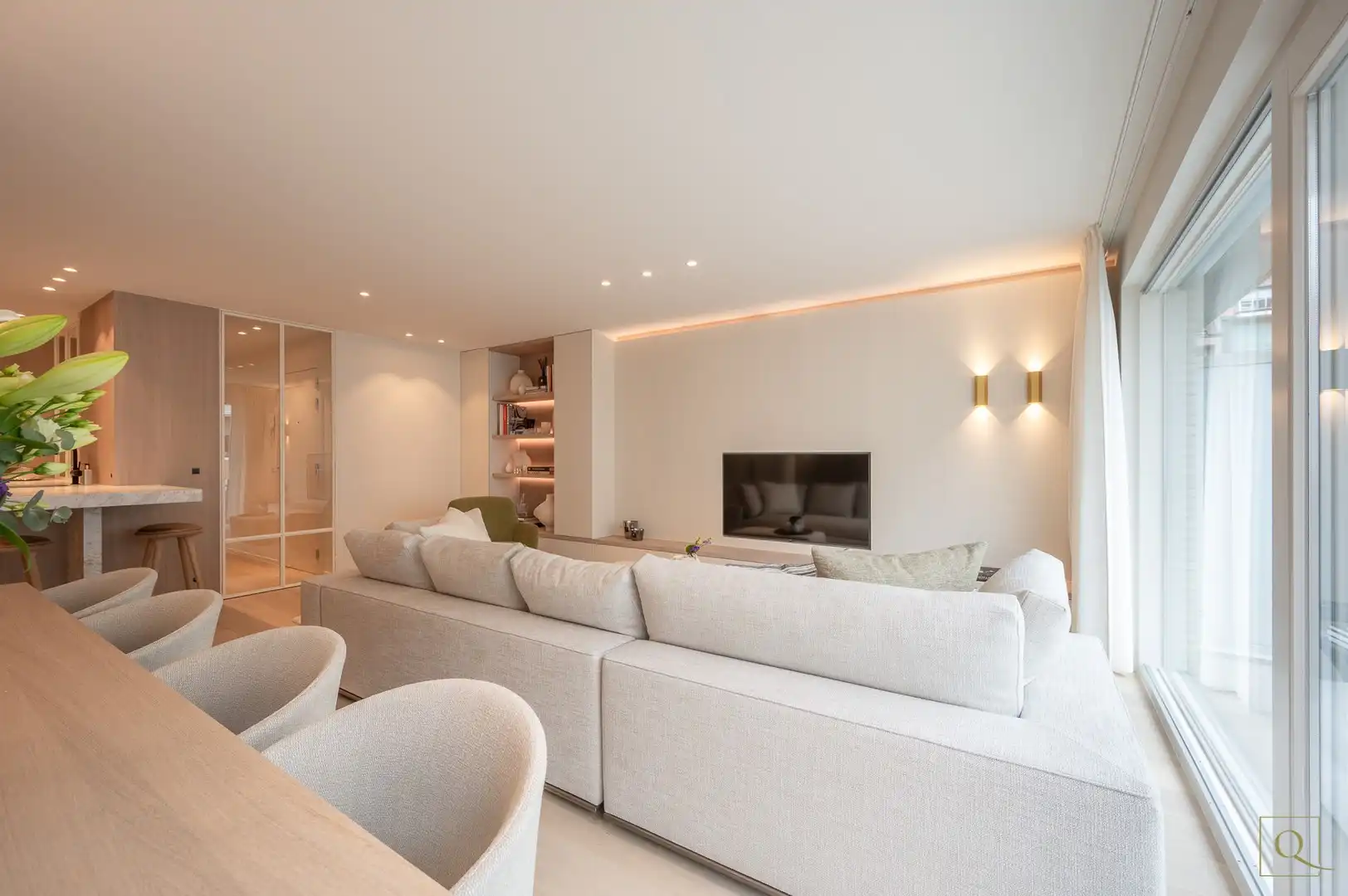 Prachtig gerenoveerd appartement met 3 slaapkamers vlakbij de Dumortierlaan. foto 2