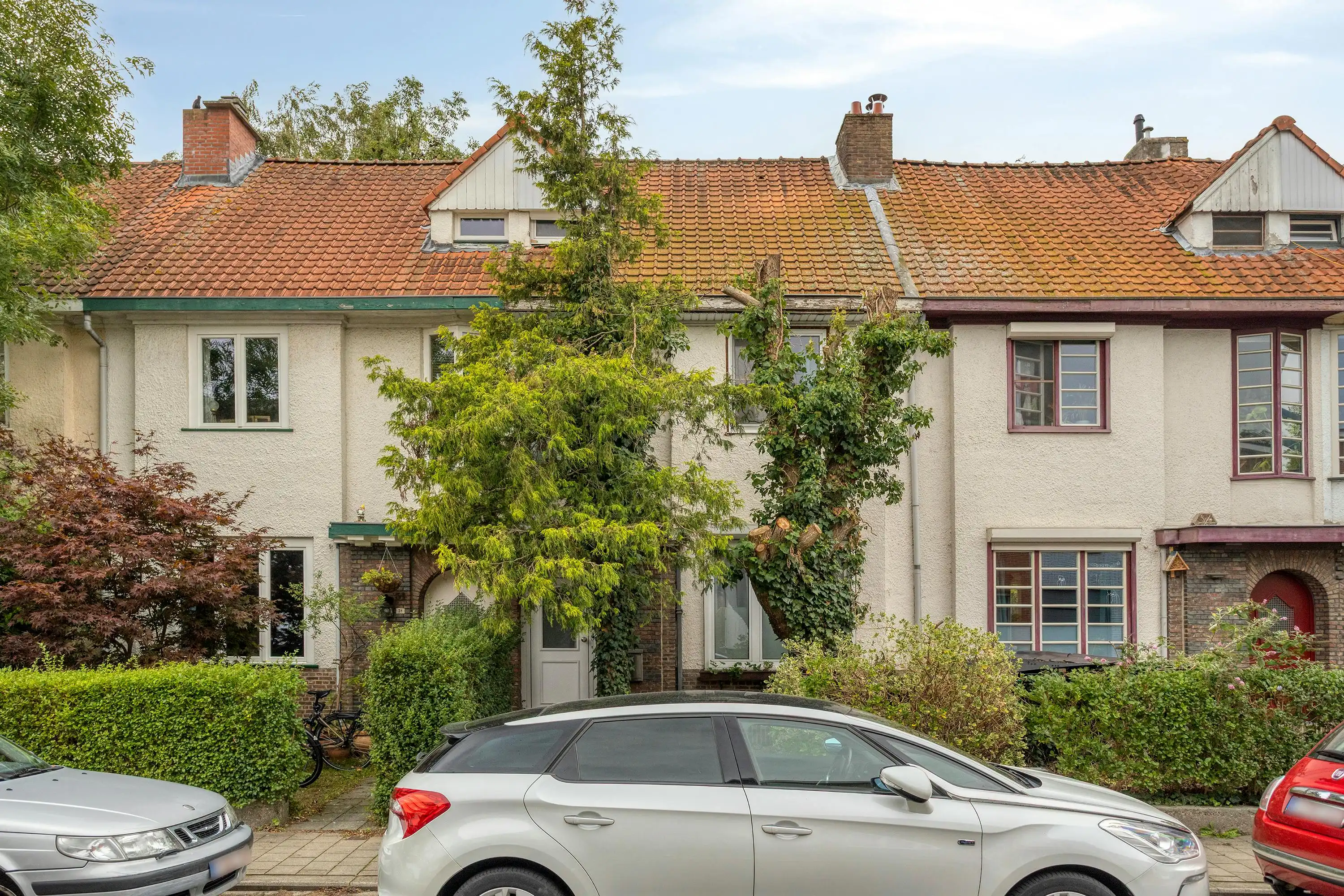 Huis met 3 slaapkamers en tuin in de Unitaswijk te deurne! foto 2
