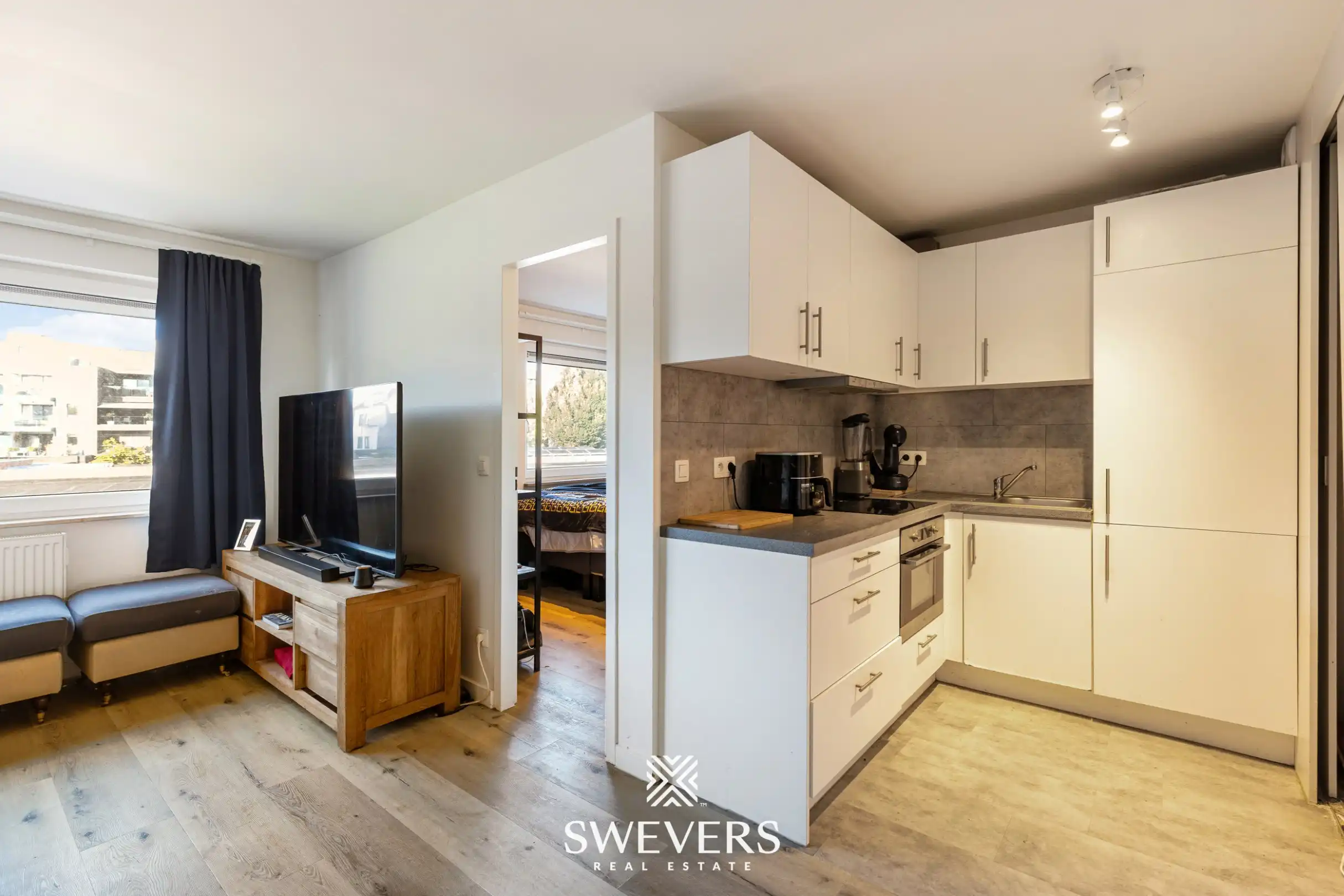 Uitstekend gelegen en volledig gerenoveerd appartement met staanplaats foto 9