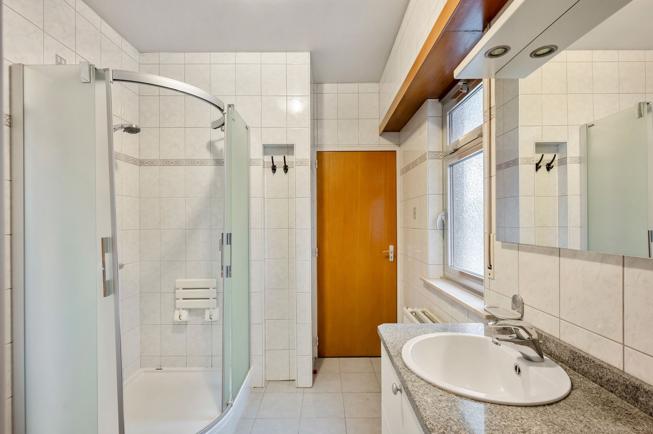 Goed onderhouden gelijkvloerse woning met 4 slaapkamers foto 18