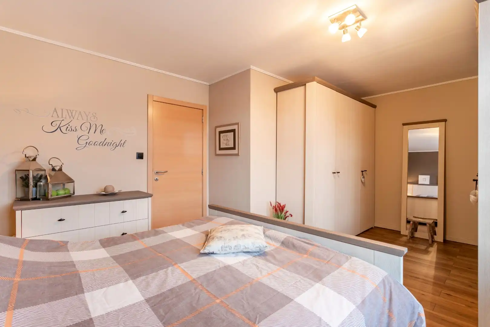 Bel-étage te koop met 3 slpks, terras en garage op +- 4,5are foto 19