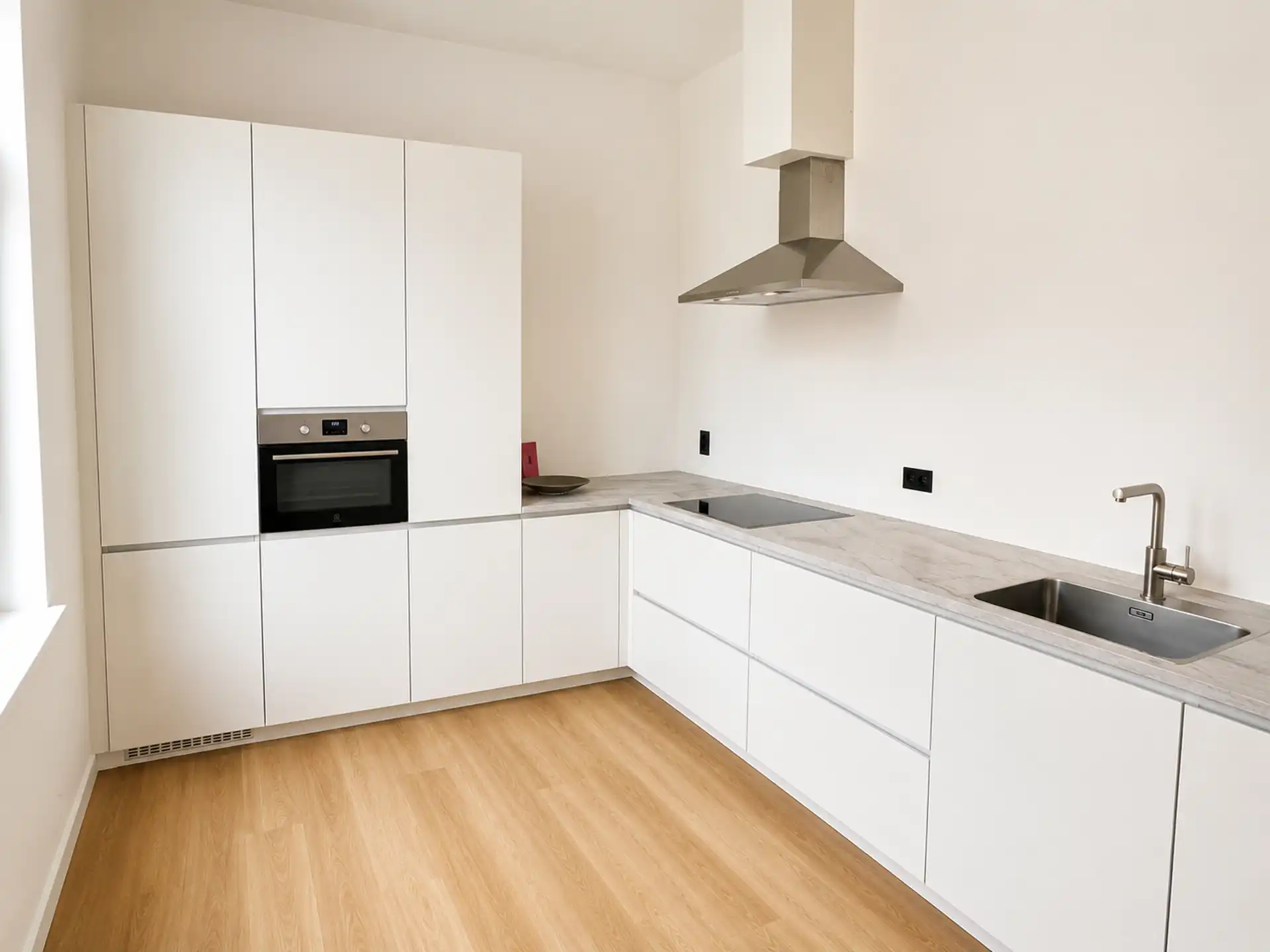 Lichtrijk hoekappartement in bruisend Oud-Berchem foto 6