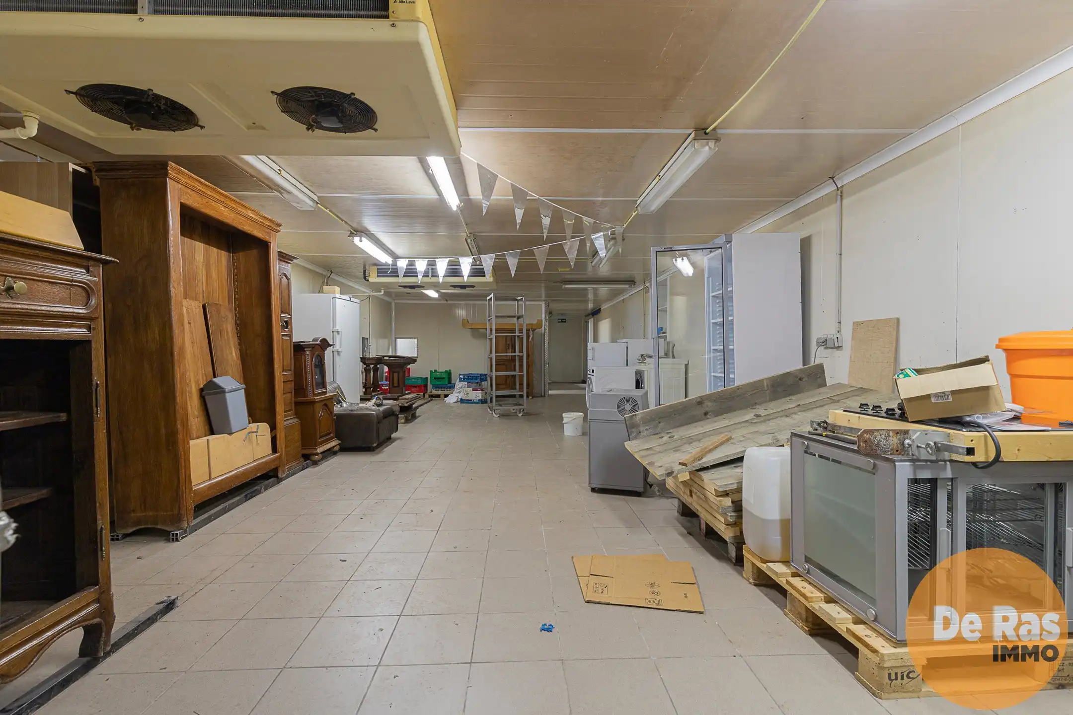 HERZELE – Multifunctionele loods met villa foto 24