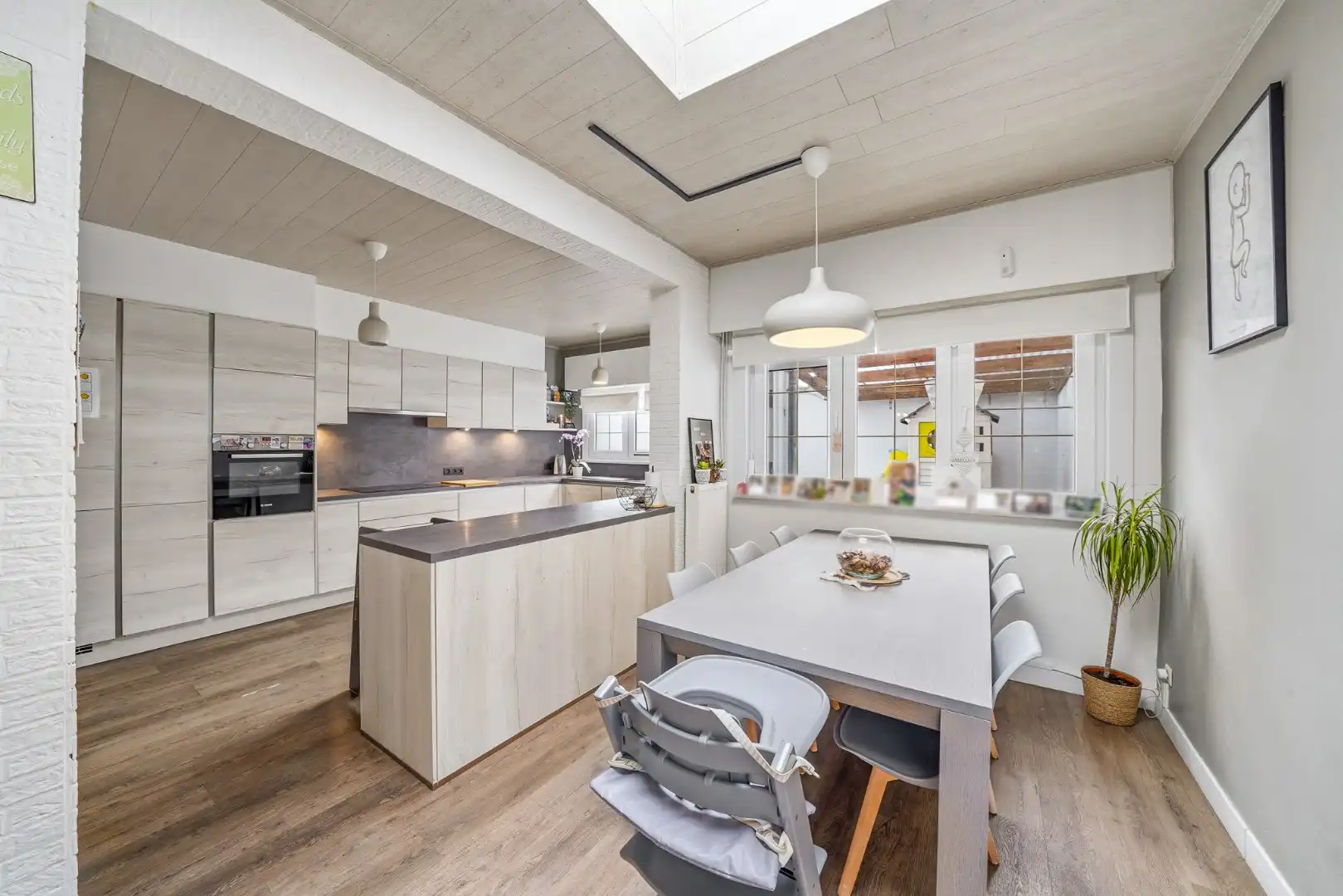Instapklare woning met 4 slaapkamers te Oostende foto 2