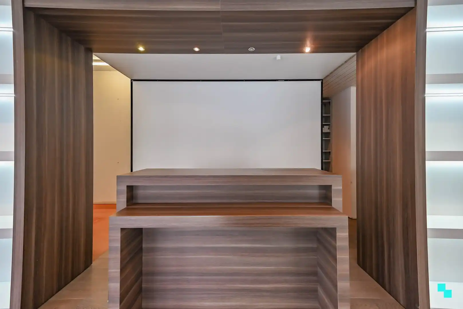 Centraal gelegen handelspand met etalage in hartje Lendelede foto 9