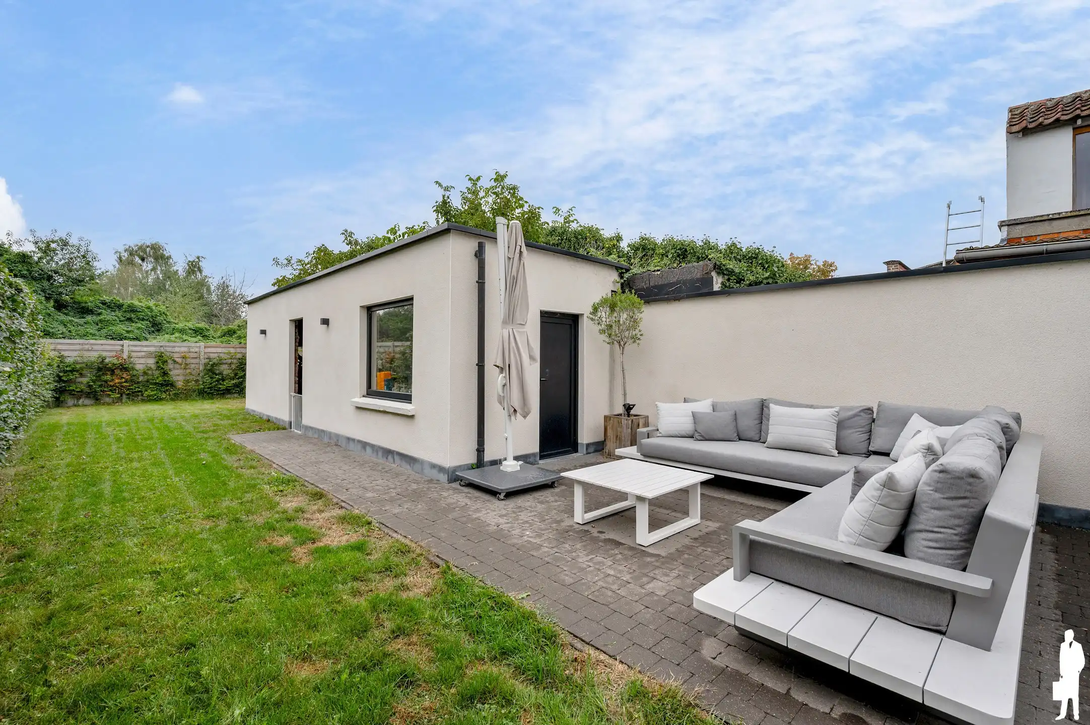 Volledig gerenoveerde woning in doodlopende straat met aangelegde tuin nabij centrum Berlaar. foto 24