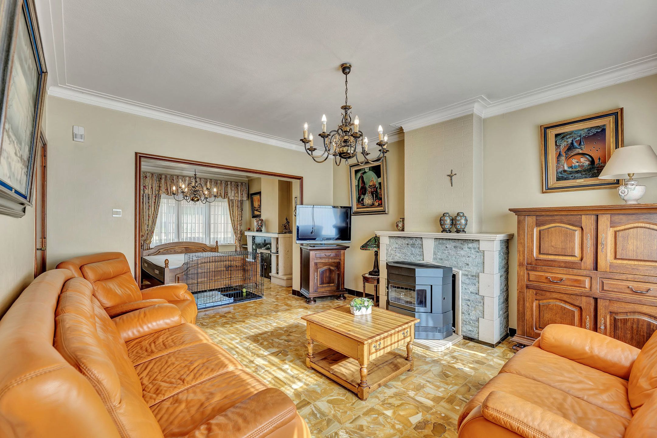 Te renoveren woning met 3 slpks en garage nabij centrum foto 2