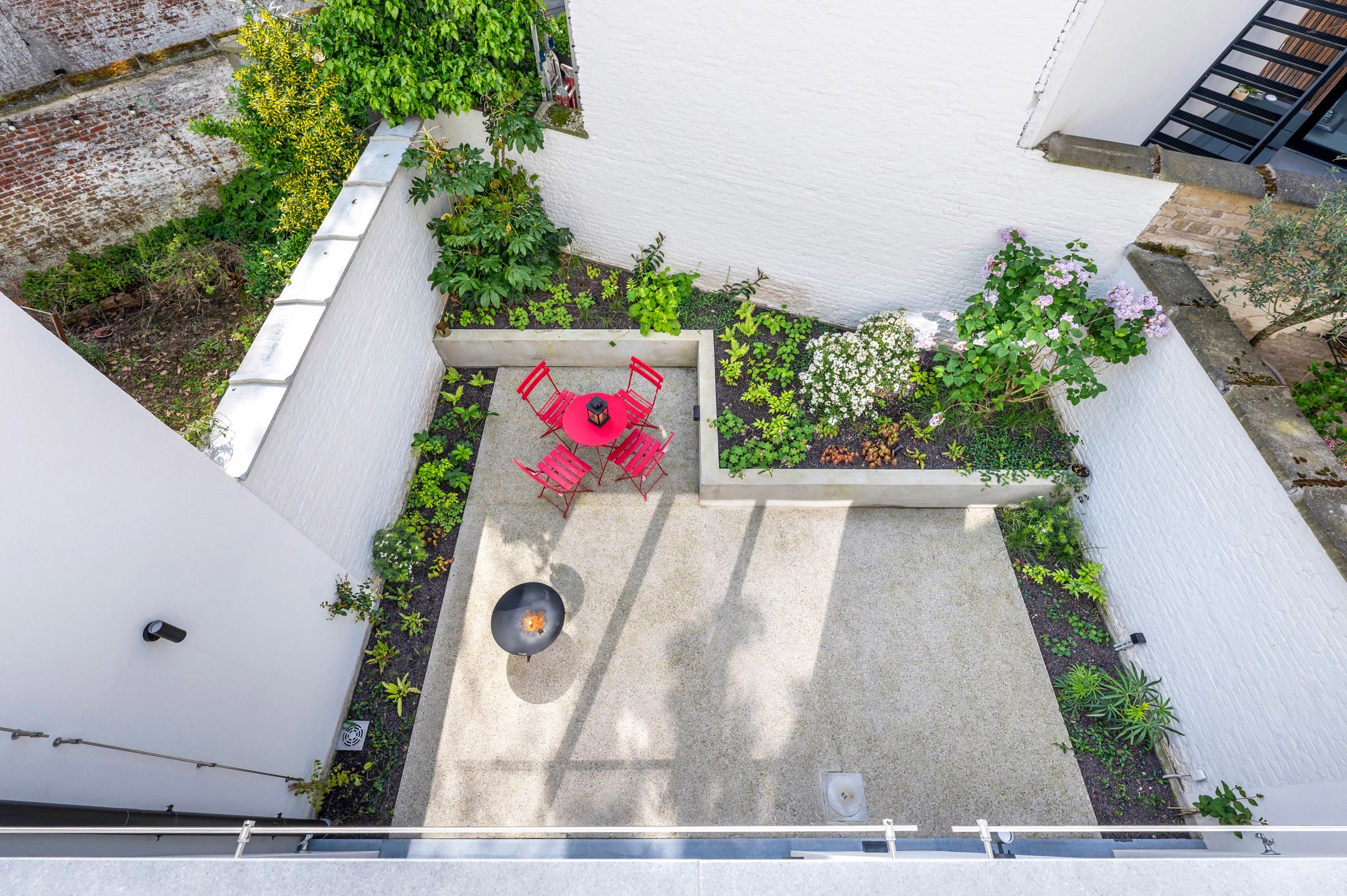 ANTWERPEN-ZUID - Gerenoveerd herenhuis met tuin  foto 6