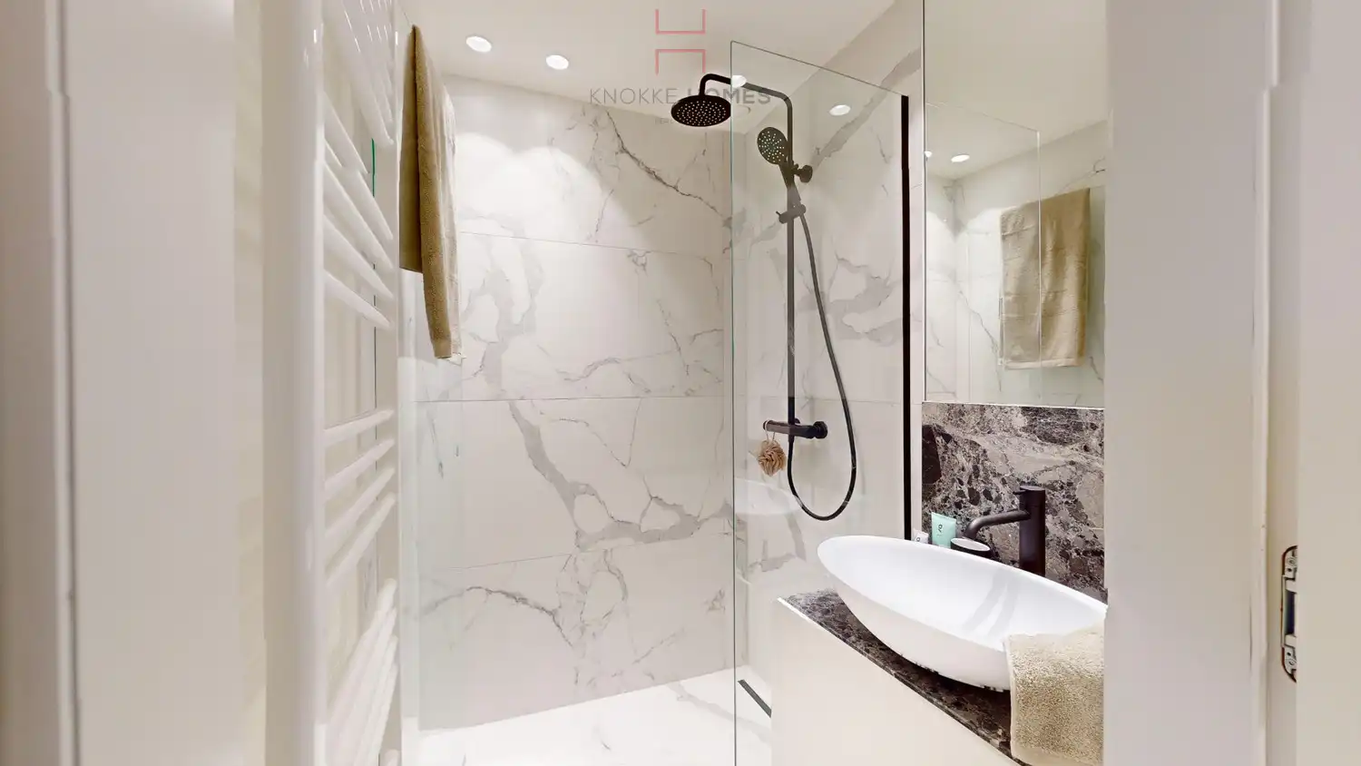 Gerenoveerd duplex appartement met 3 slaapkamers op wandelafstand van de Zeedijk en de Lippenslaan. foto 9