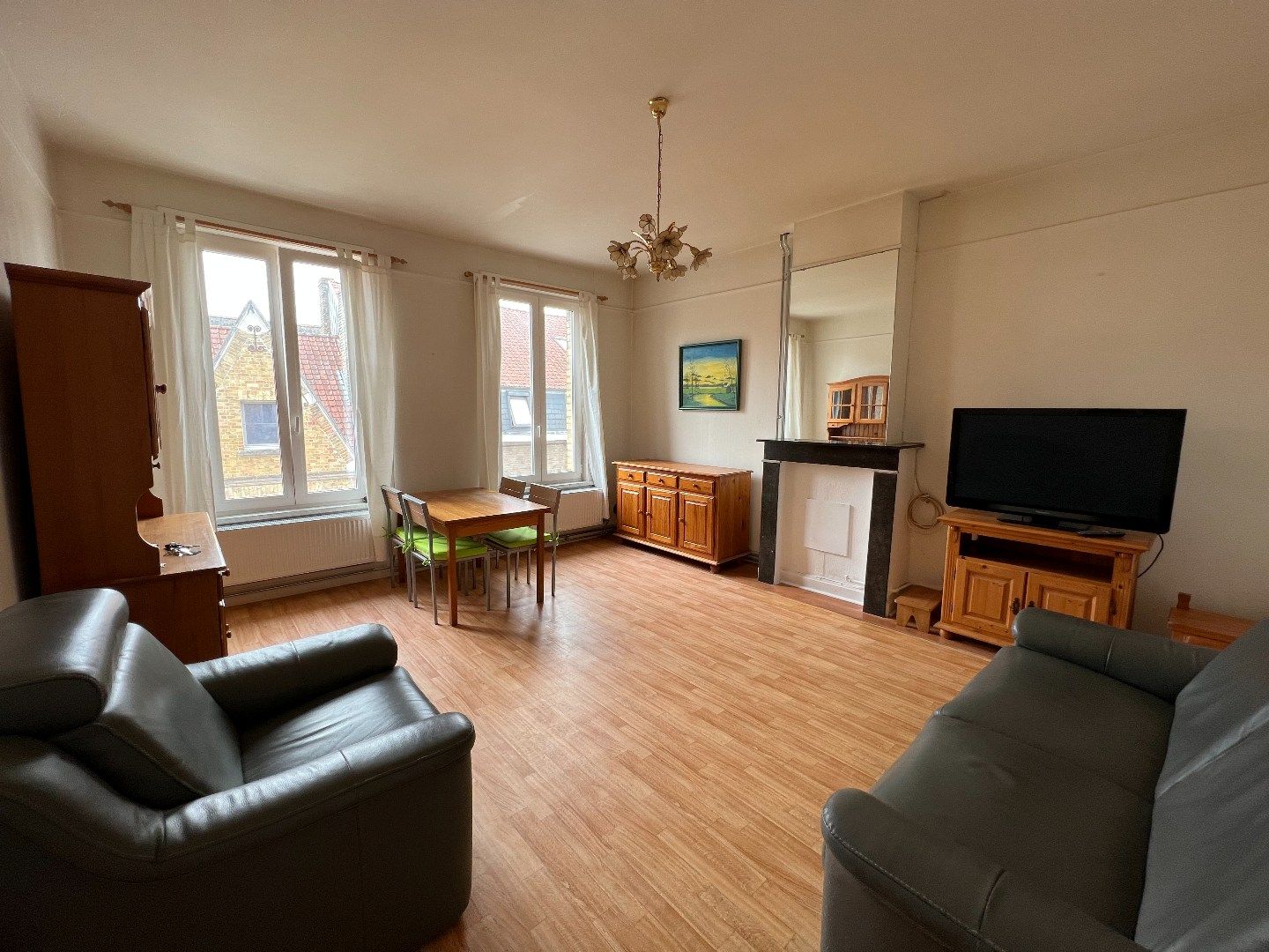 GEMEUBELD DUPLEX-APPARTEMENT MET 1 SLAAPKAMER IN IEPER foto 2