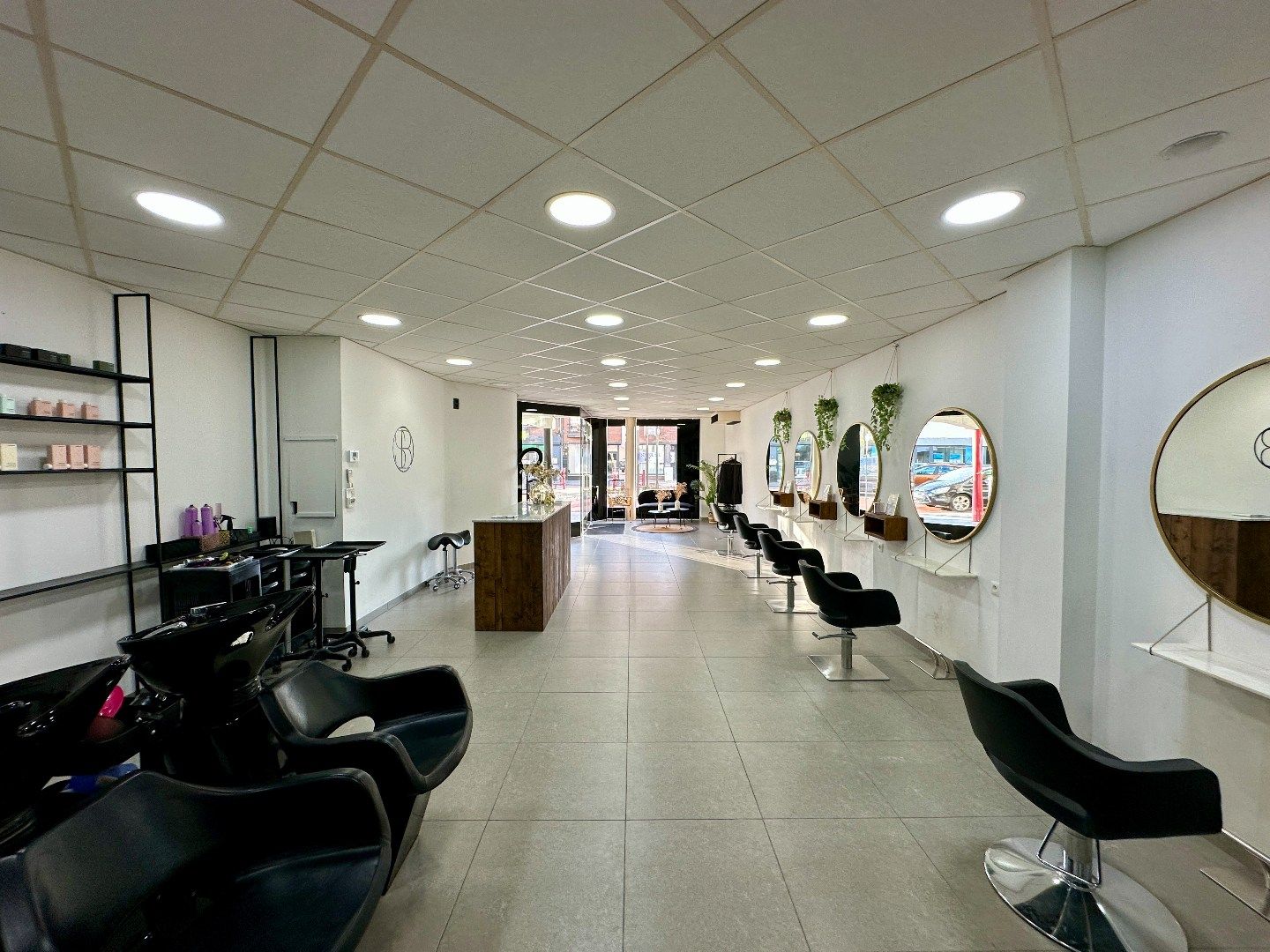 Instapklare winkelruimte van 150m² momenteel ingericht als kapperszaak in Eisden foto 4